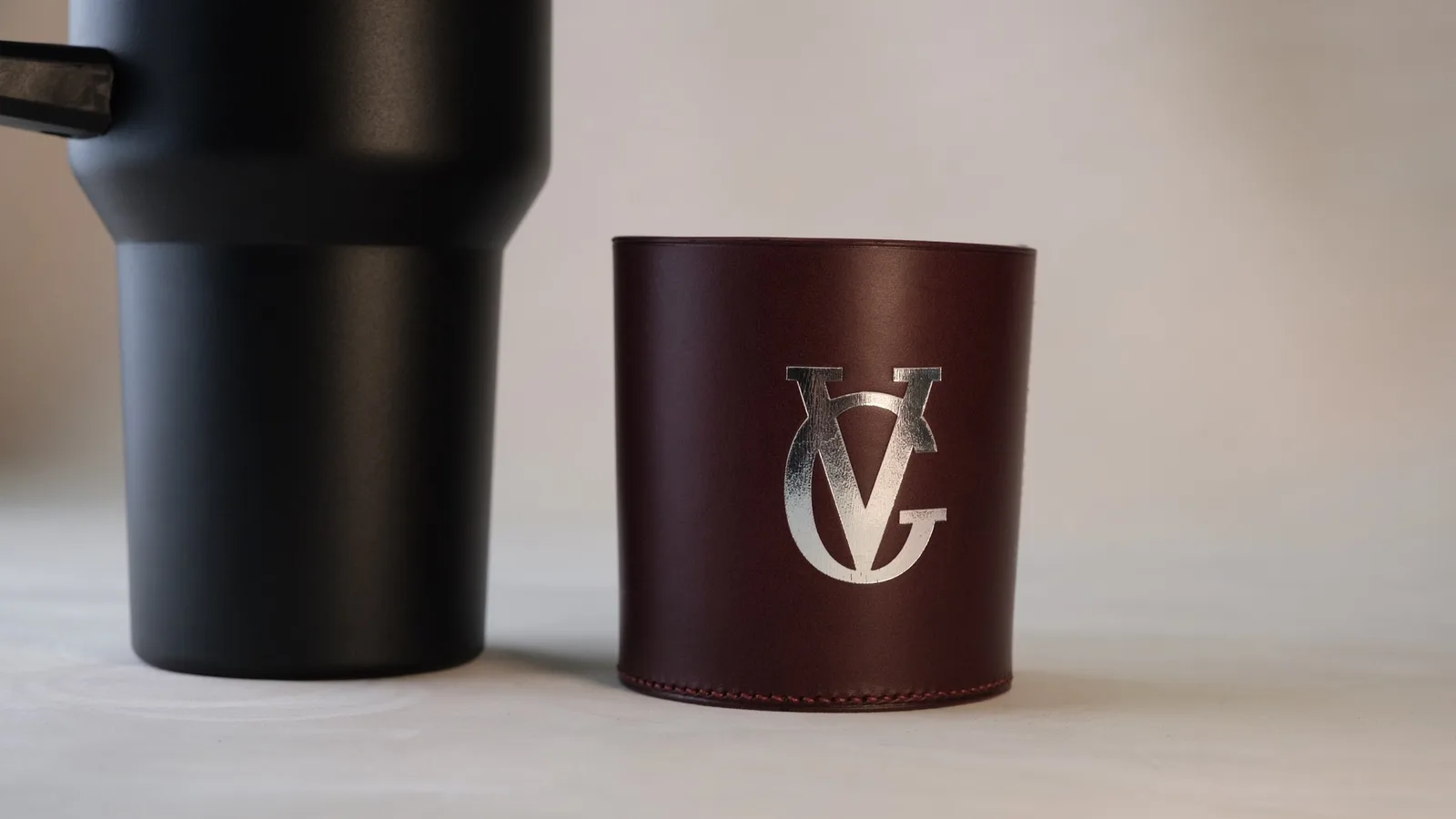 Ảnh Studio Đế bọc ly giữ nhiệt da veg-tan màu nâu đỏ - Koi Leather