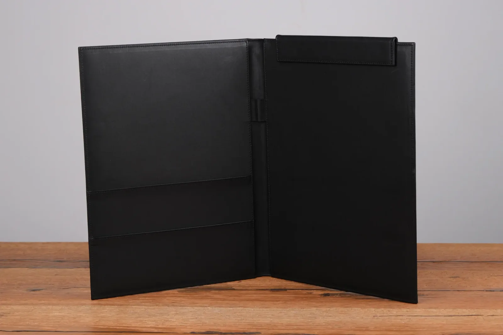 Ảnh Studio Bìa da văn phòng đựng hồ sơ - KOI Leather