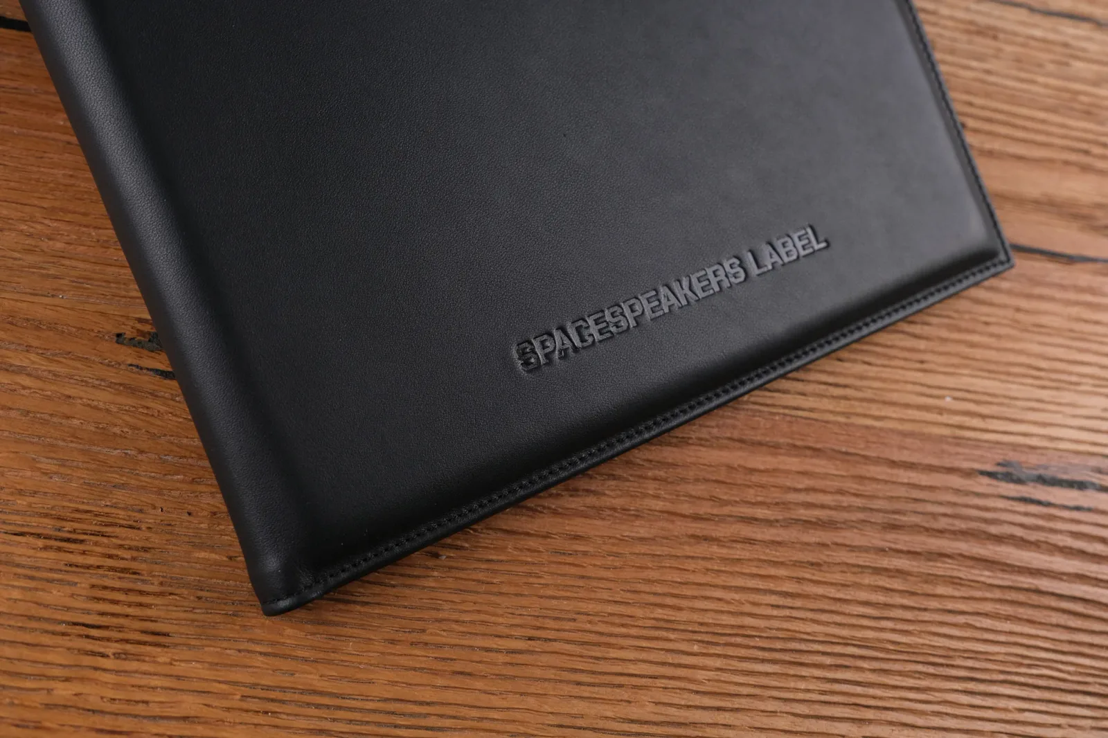 Ảnh Studio Bìa da văn phòng đựng hồ sơ - KOI Leather