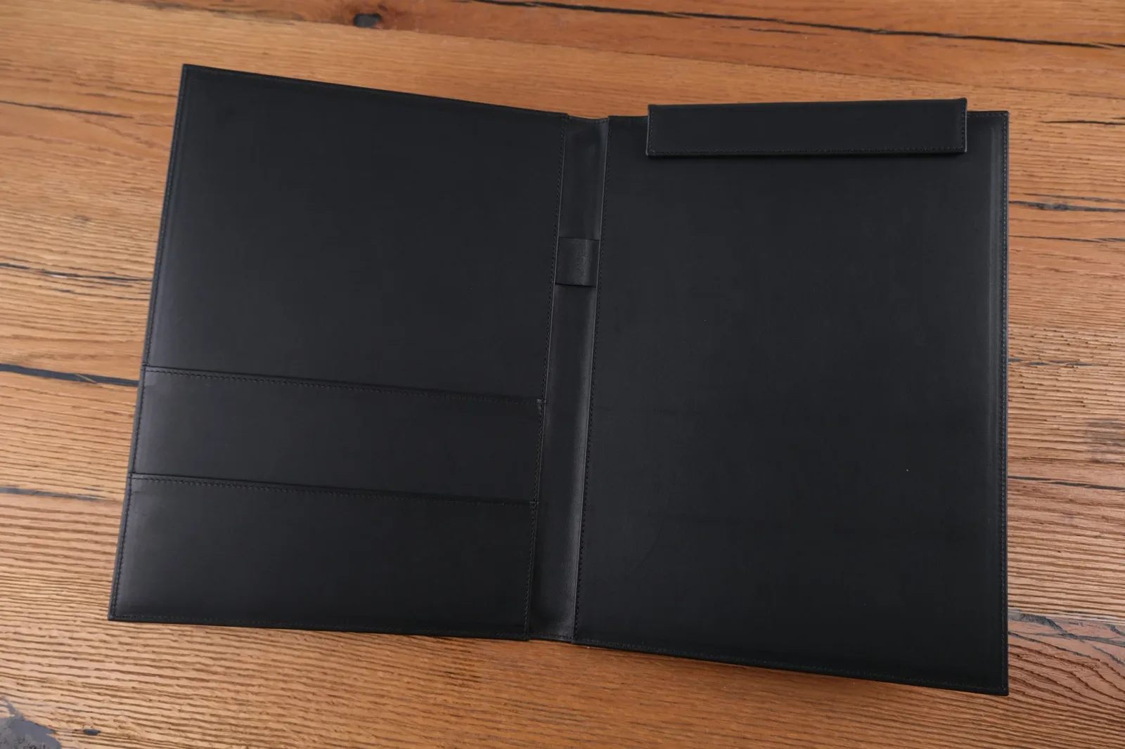 Ảnh Studio Bìa da văn phòng đựng hồ sơ - KOI Leather