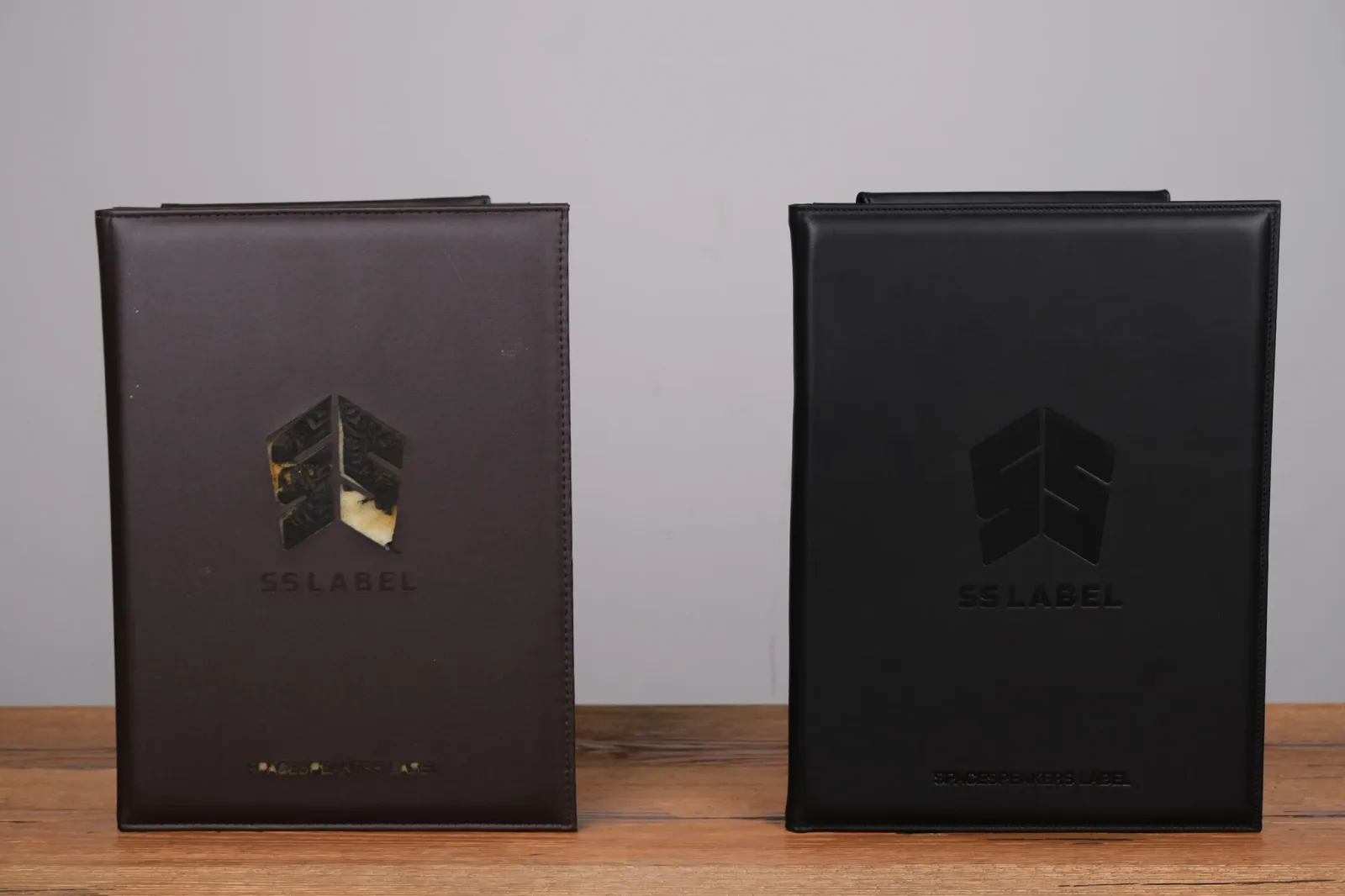 Ảnh Studio Bìa da văn phòng đựng hồ sơ - KOI Leather