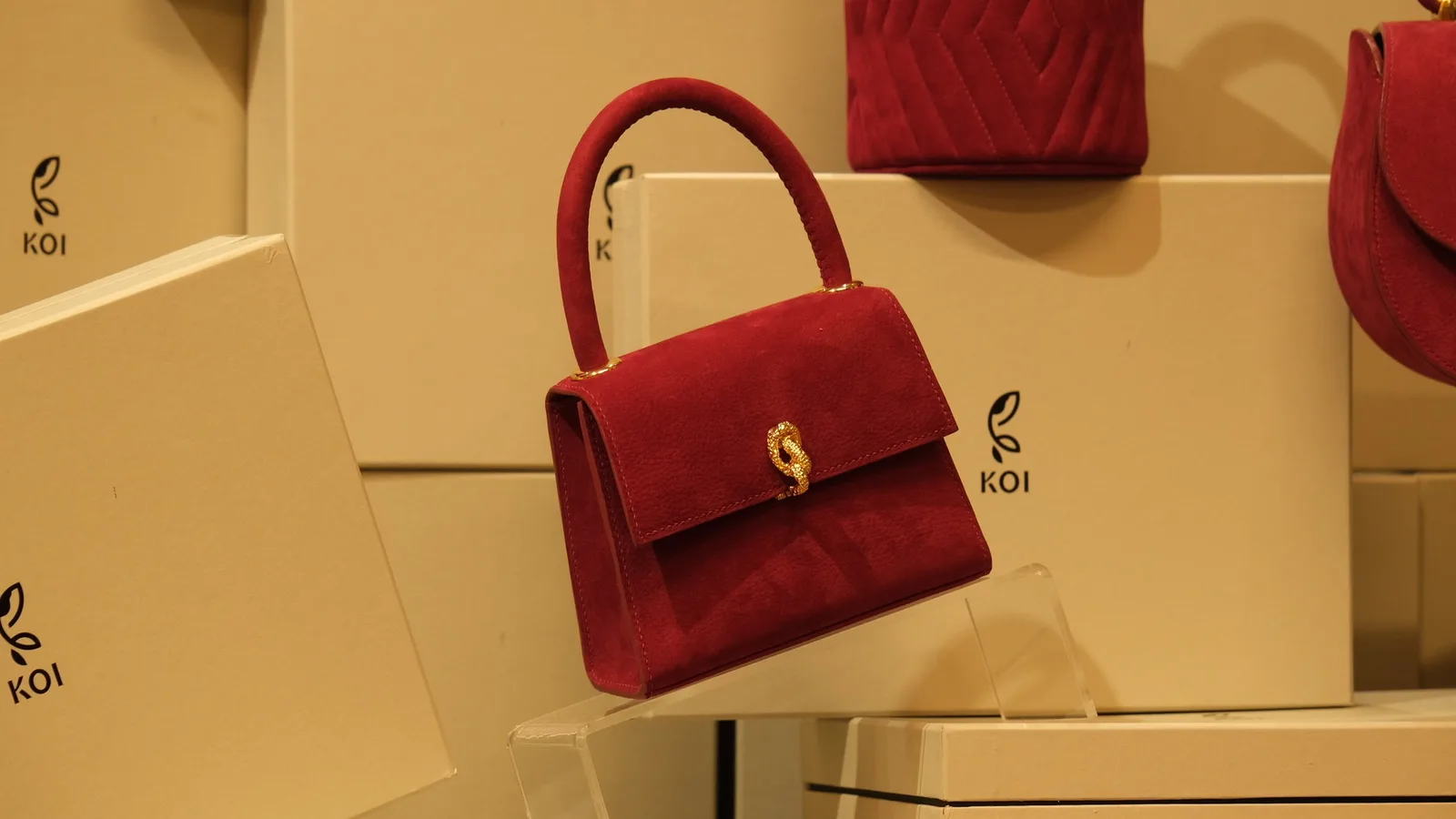 Ảnh Studio Túi xách nữ da Nubuck màu đỏ quai xách khoá xoắn - Koi Leather