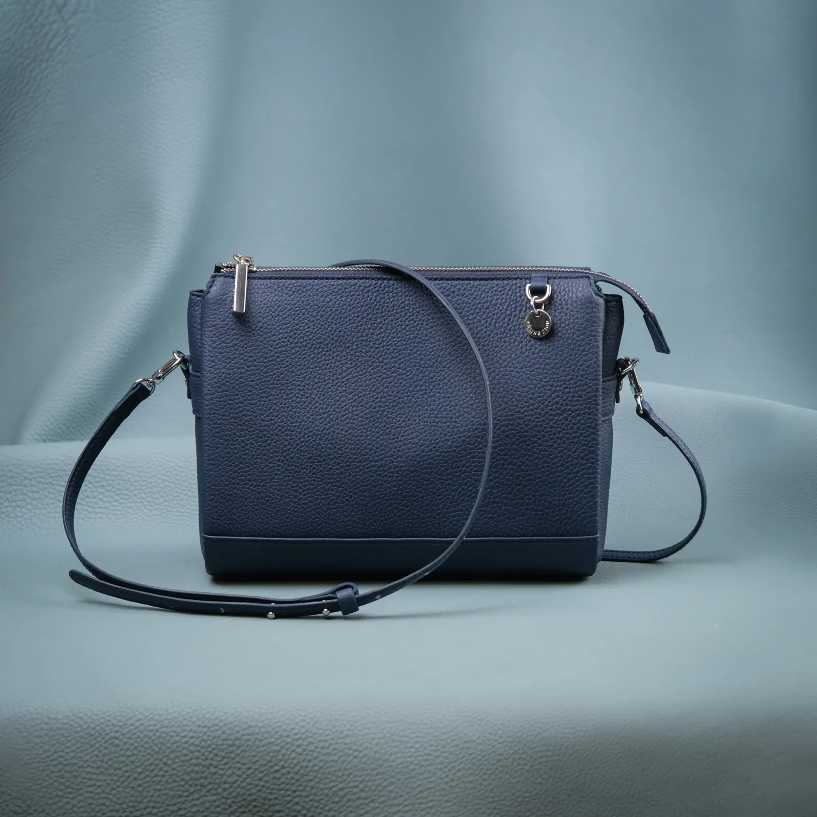 Ảnh Studio Túi Đeo Chéo Da Vân Hạt – Navy - Koi Leather