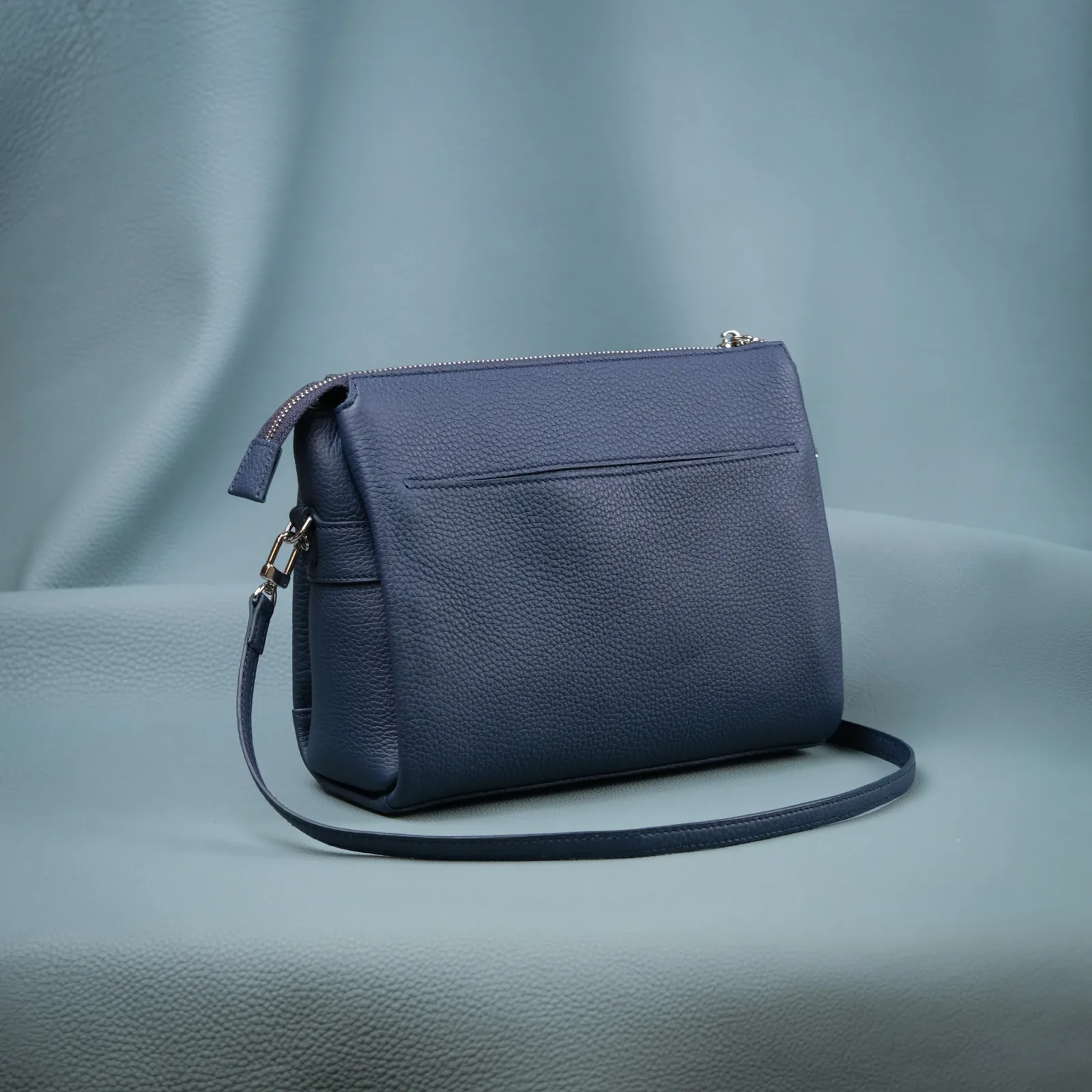 Ảnh Studio Túi Đeo Chéo Da Vân Hạt – Navy - Koi Leather