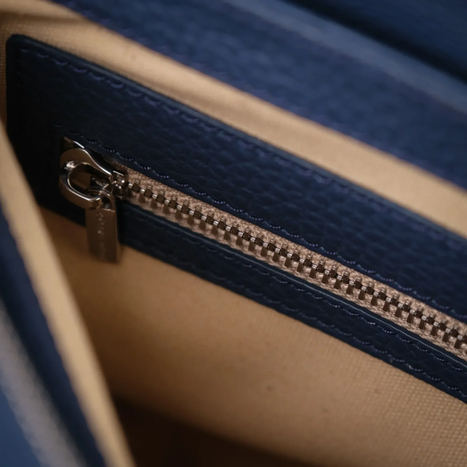 Ảnh Studio Túi Đeo Chéo Da Vân Hạt – Navy - Koi Leather