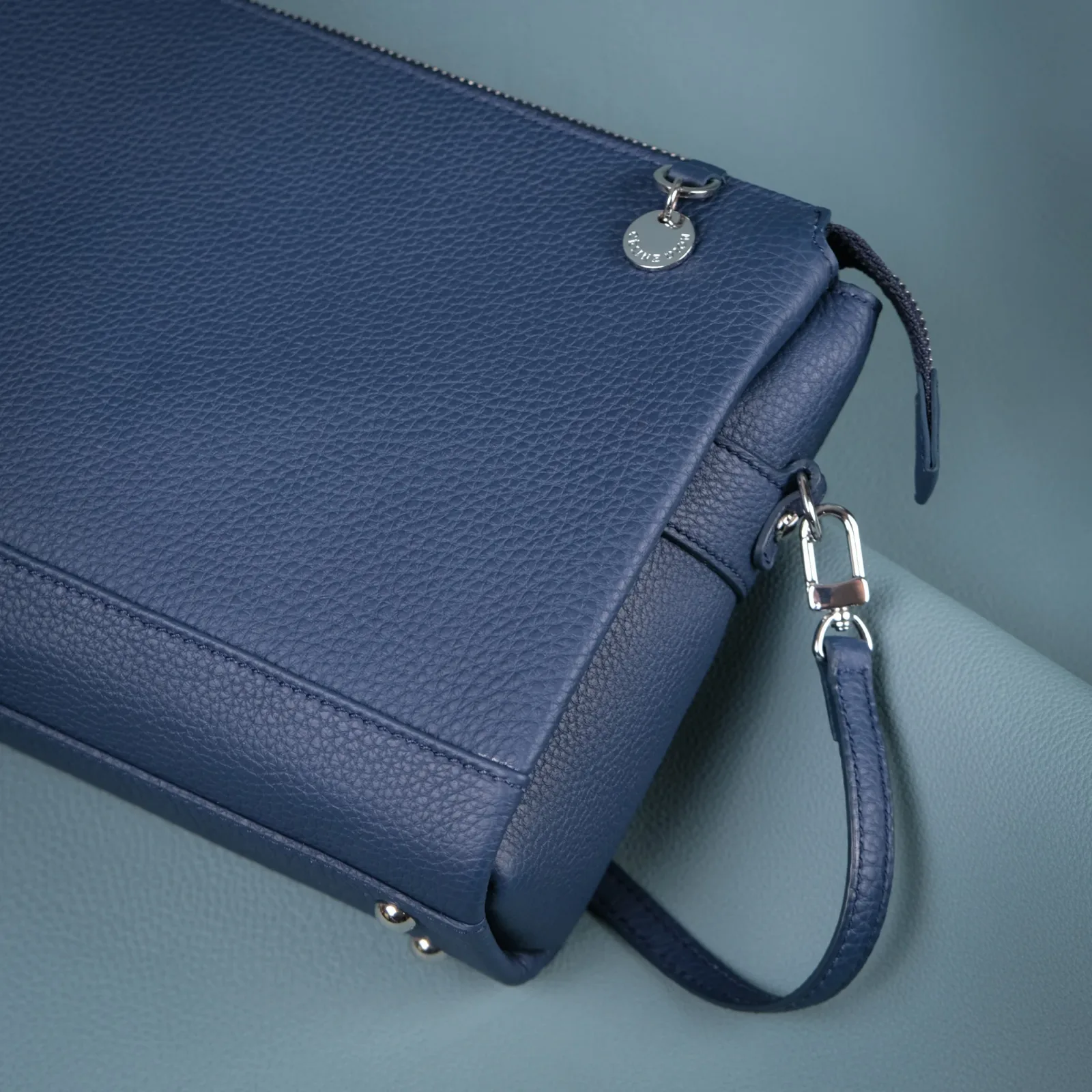 Ảnh Studio Túi Đeo Chéo Da Vân Hạt – Navy - Koi Leather