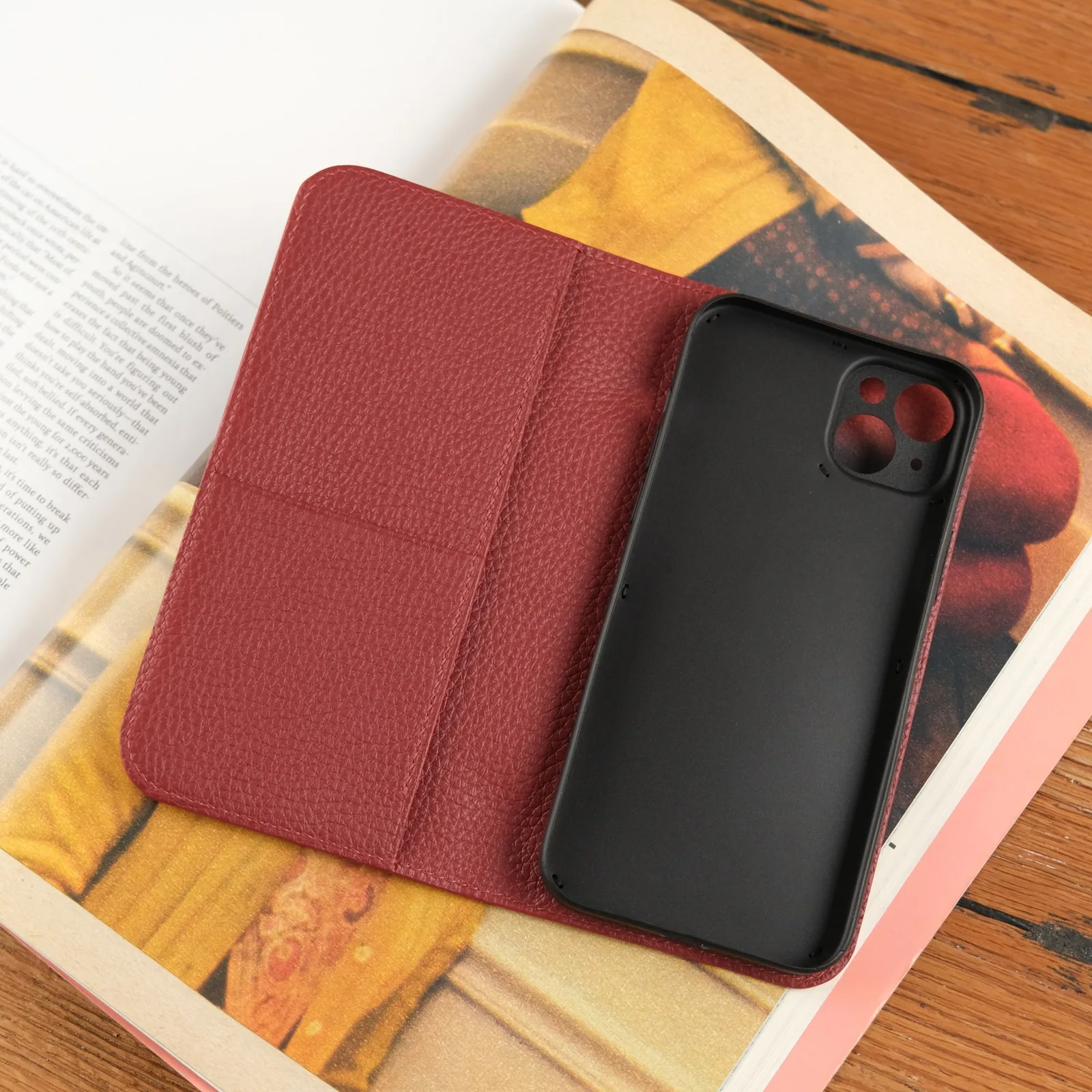 Ảnh Studio Bao da điện thoại nắp gập da bò vân hạt màu đỏ - Koi Leather