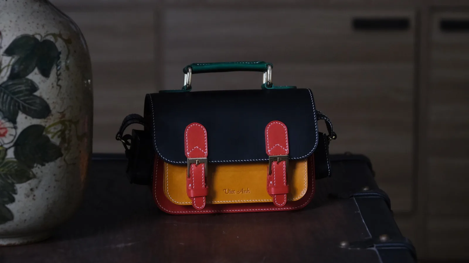 Ảnh Studio Túi đeo chéo da bò dáng satchel phối màu - Koi Leather