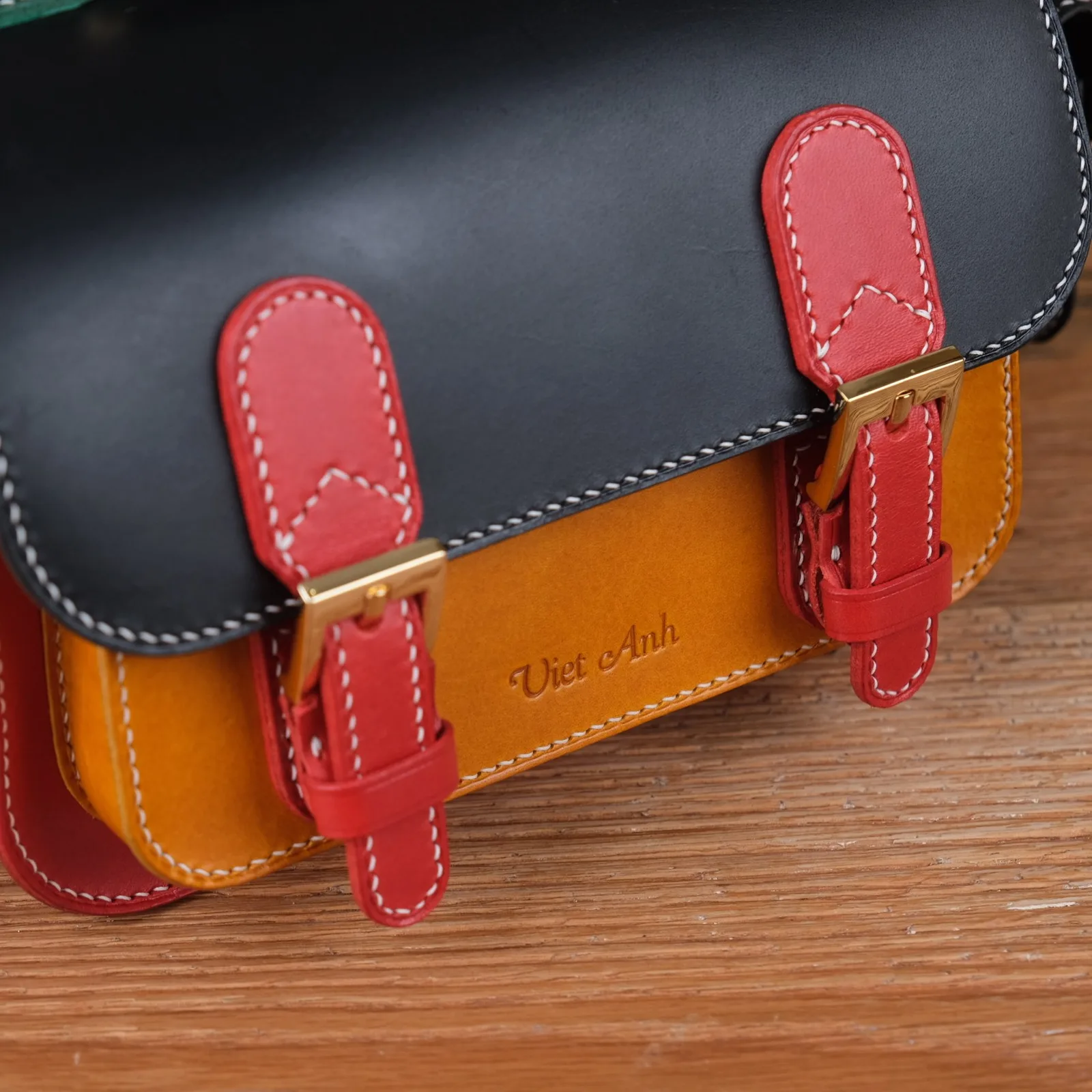 Ảnh Túi đeo chéo da bò dáng satchel phối màu - Koi Leather
