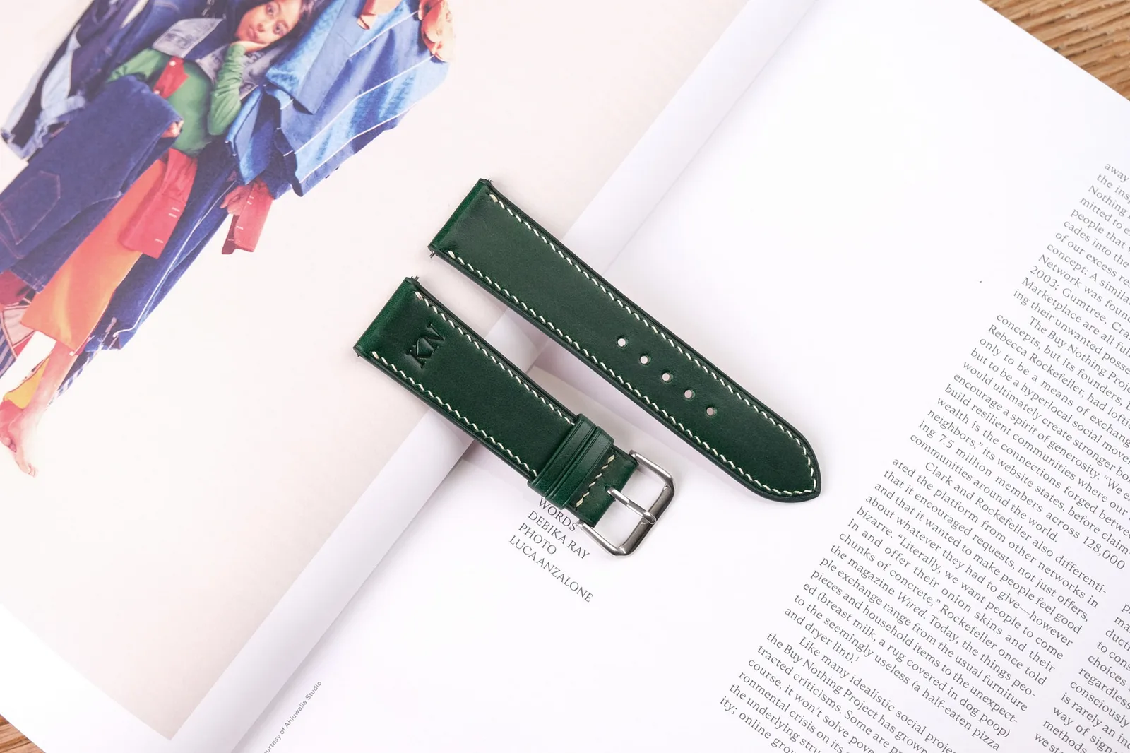 Ảnh Studio Bộ 2 dây đồng hồ da cá sấu đen và da bò xanh lá - Koi Leather