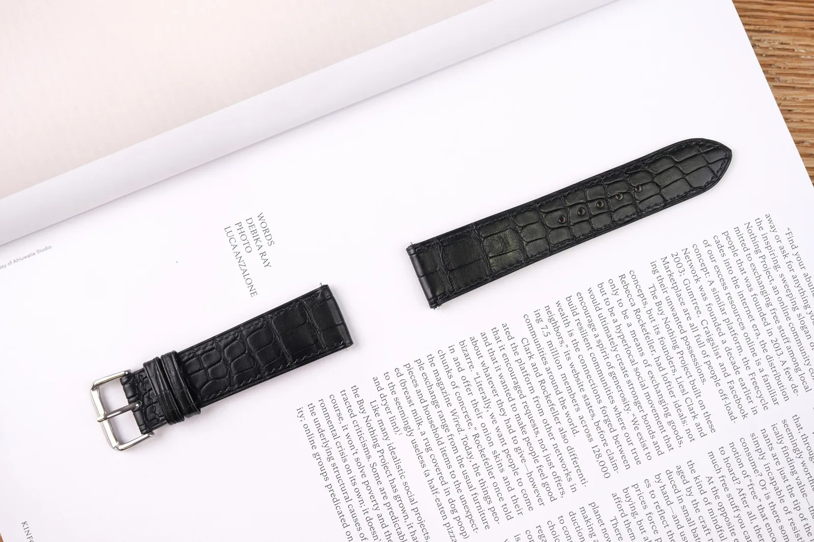 Ảnh Studio Bộ 2 dây đồng hồ da cá sấu đen và da bò xanh lá - Koi Leather