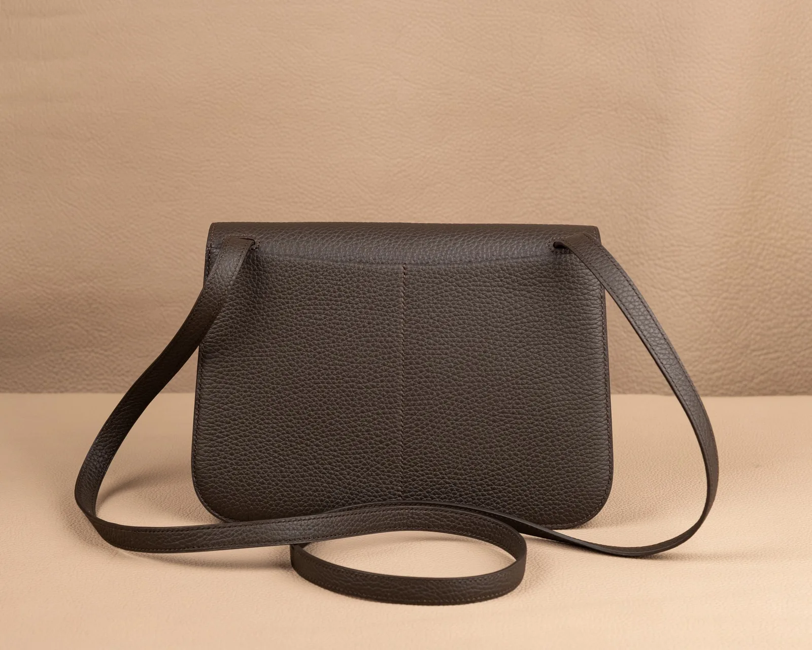 Ảnh Studio Túi xách da Clemence dáng gập nắp màu nâu đậm - Koi Leather