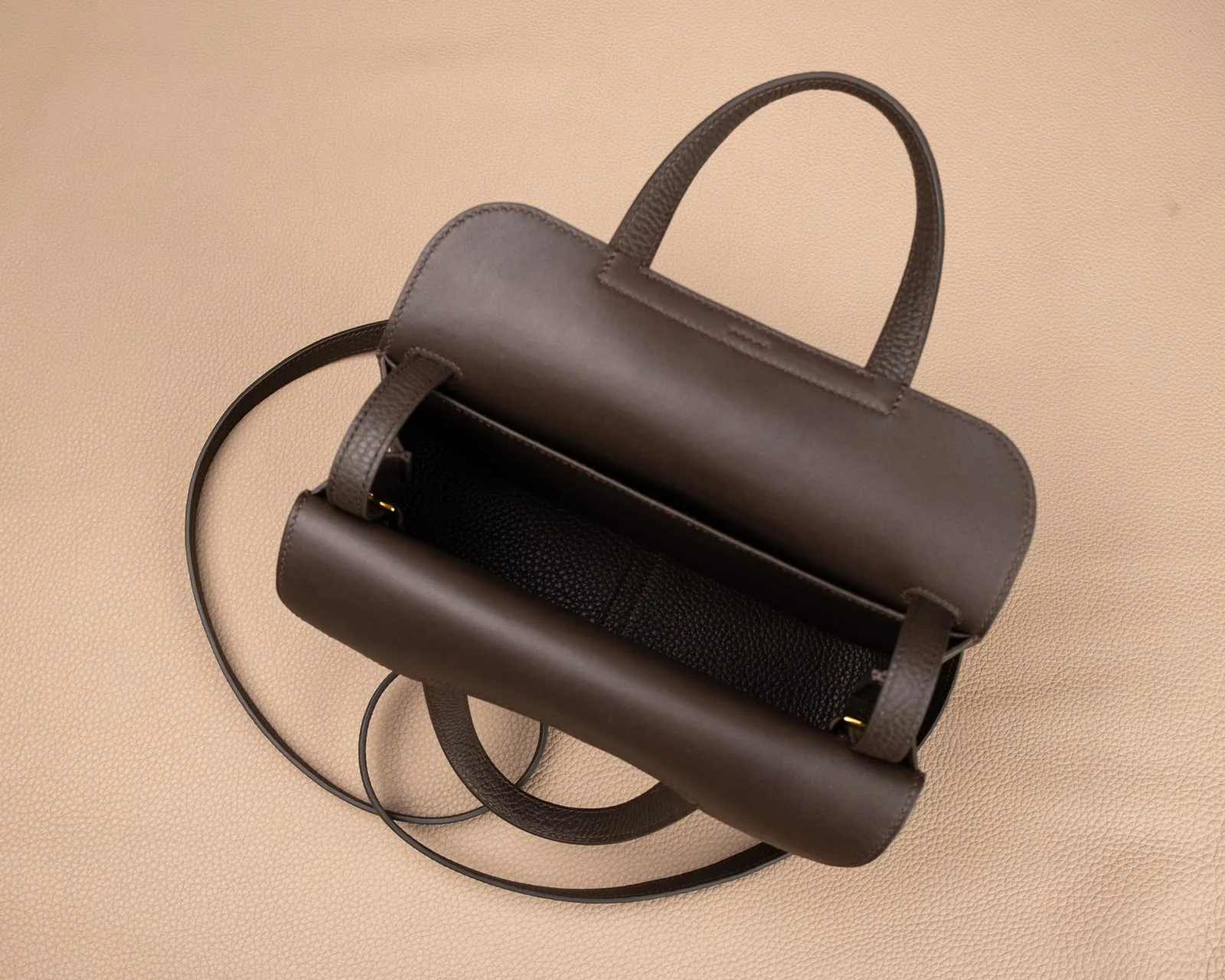 Ảnh Studio Túi xách da Clemence dáng gập nắp màu nâu đậm - Koi Leather