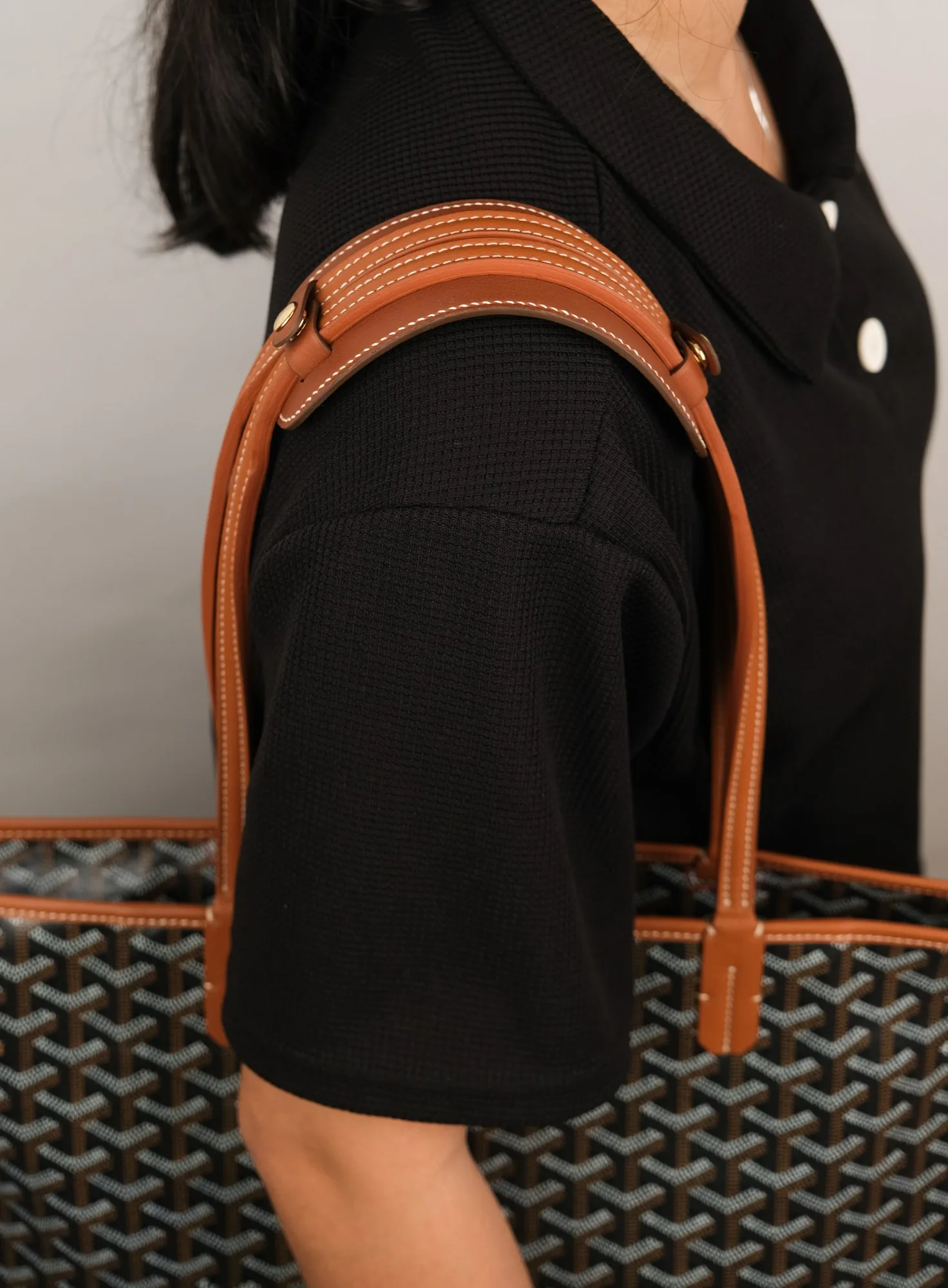 Ảnh Lifestyle Miếng đệm vai da bò cho quai túi xách - Koi Leather