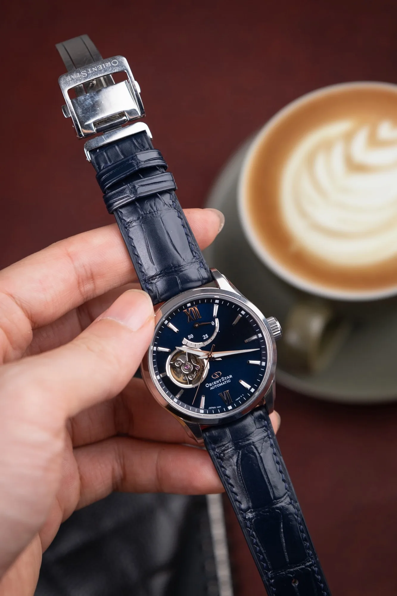 Ảnh Lifestyle Dây đồng hồ da cá sấu màu navy cho Orient Star - Koi Leather