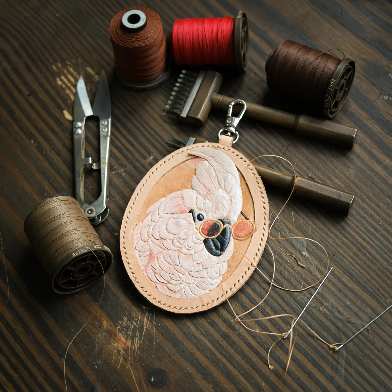Ảnh Studio Charm vẹt - KOI Leather