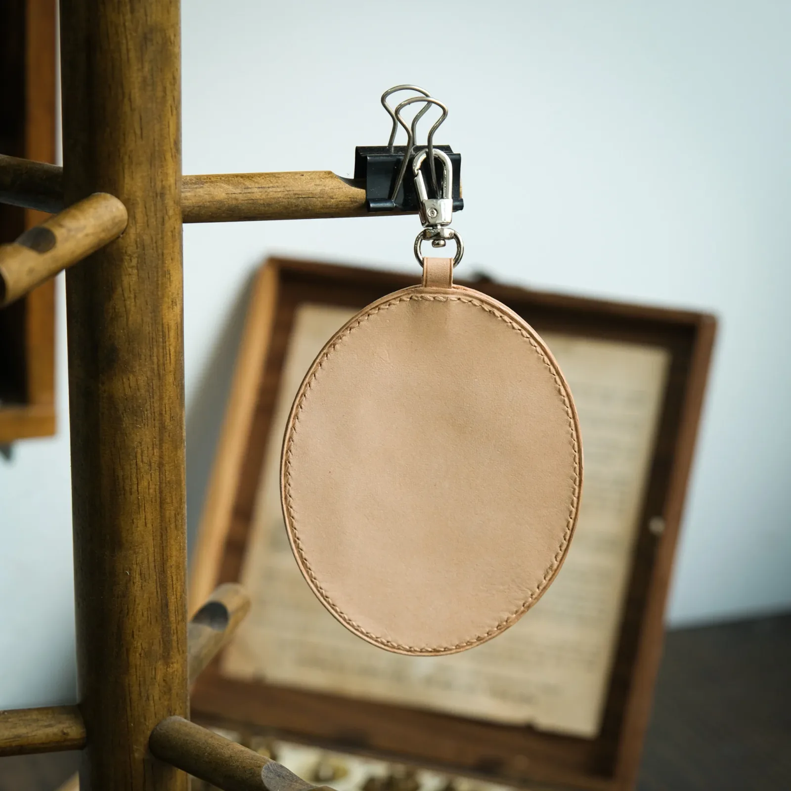 Ảnh Studio Charm vẹt - KOI Leather