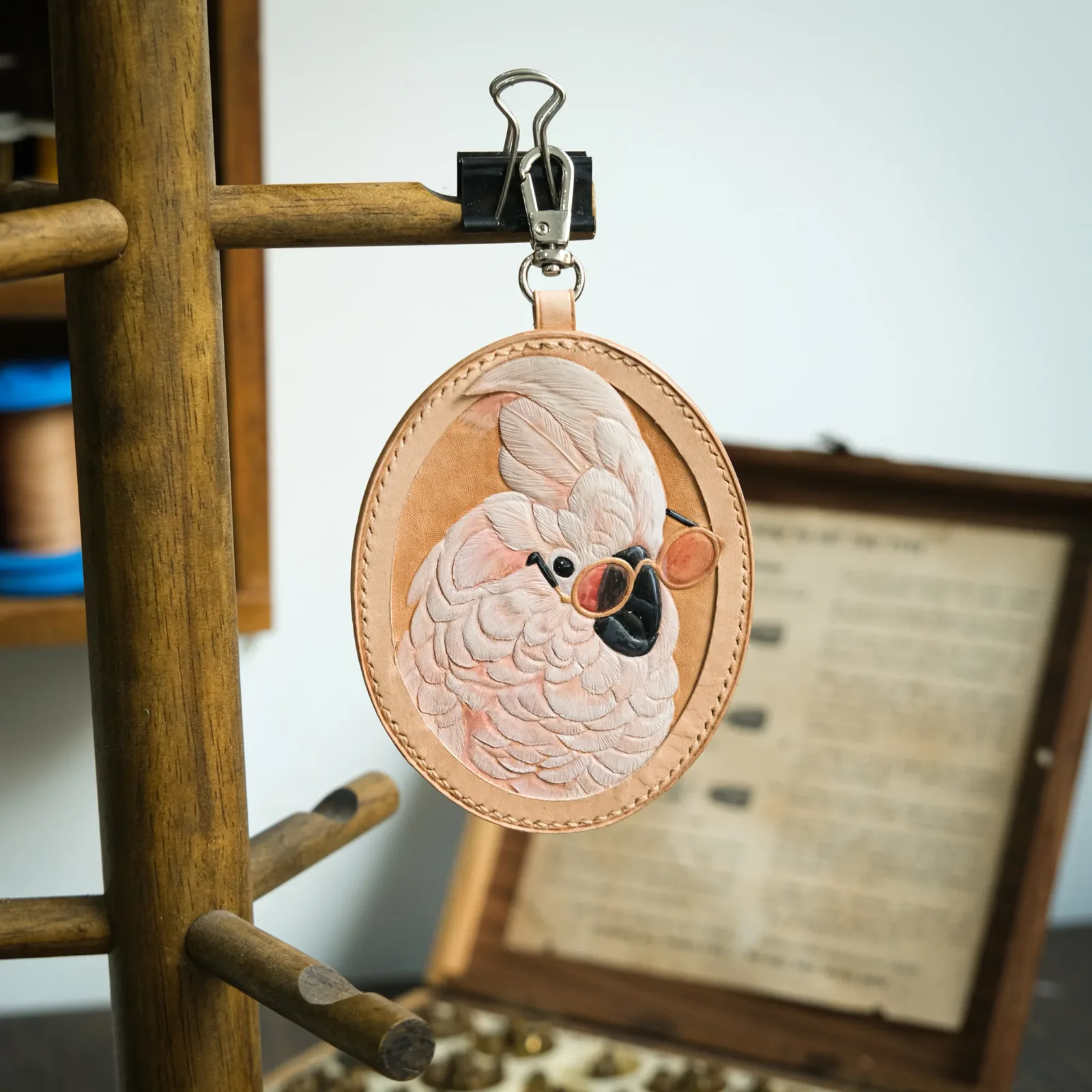 Ảnh Studio Charm vẹt - KOI Leather