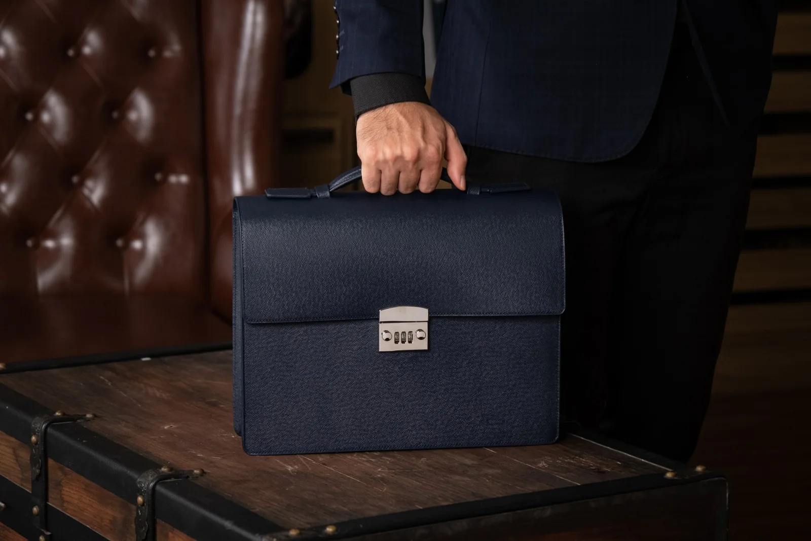 Ảnh Lifestyle Cặp da Epsom màu navy dáng hộp có khóa số - Koi Leather
