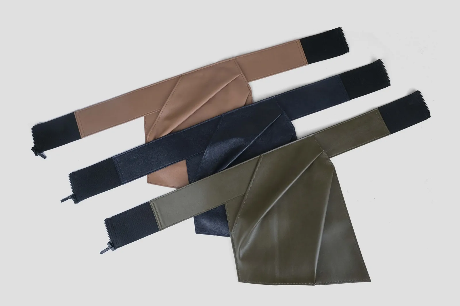 Ảnh Studio Đai váy da bò xếp nếp vạt chéo phối thun khoá kéo - Koi Leather