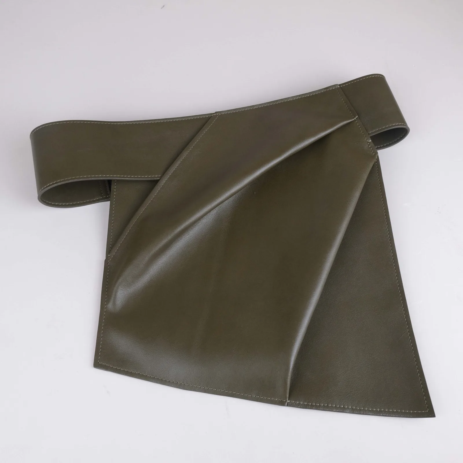 Ảnh Studio Đai váy da bò xếp nếp vạt chéo phối thun khoá kéo - Koi Leather