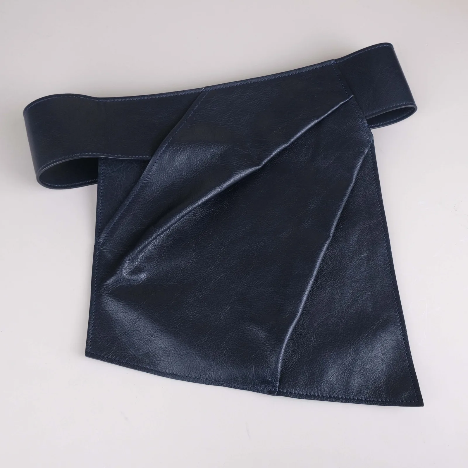 Ảnh Studio Đai váy da bò xếp nếp vạt chéo phối thun khoá kéo - Koi Leather
