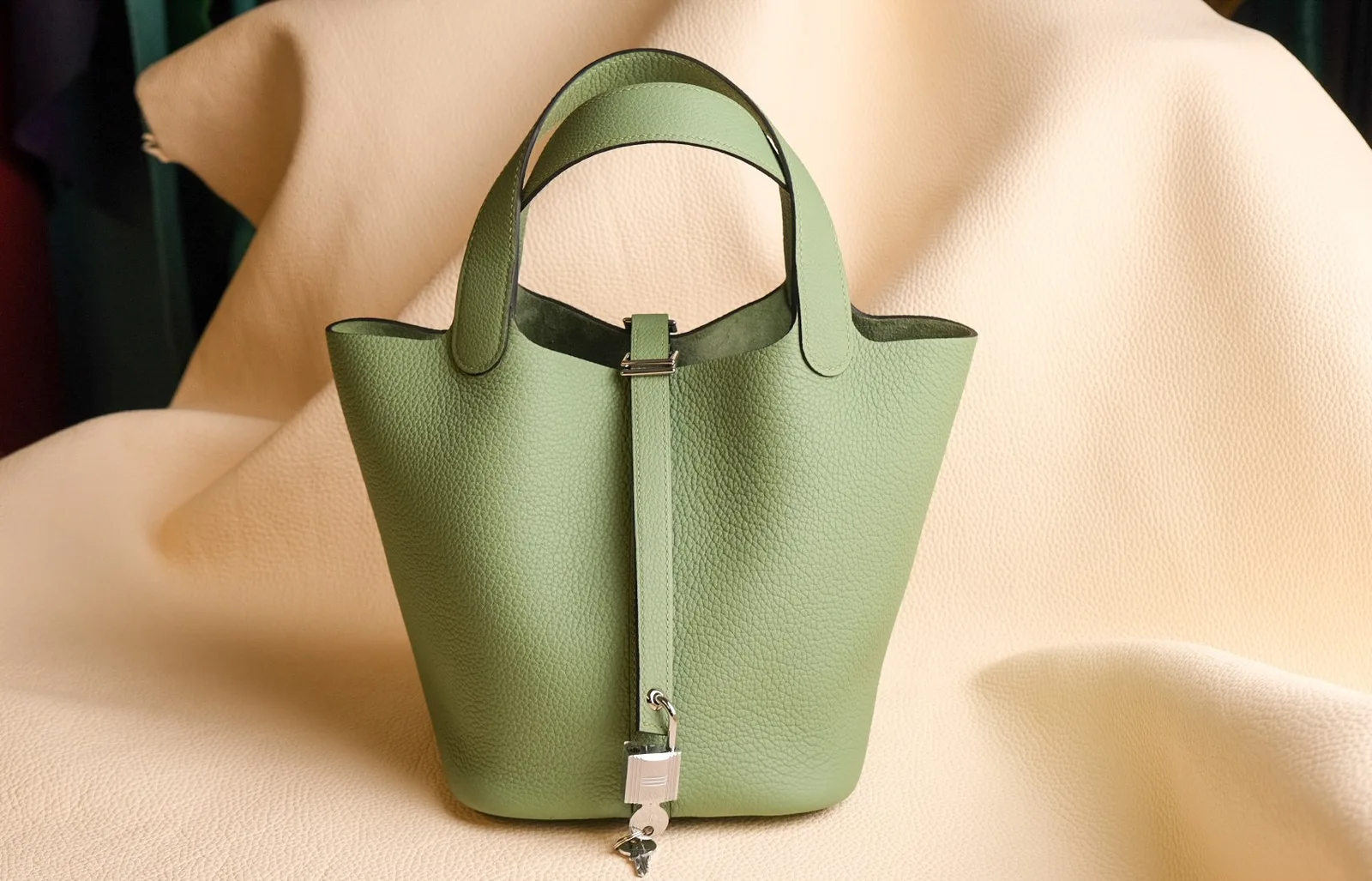 Ảnh Studio Túi xách da Clemence dáng xô hai quai kèm khoá - Koi Leather