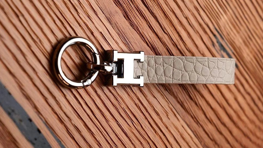 Key Cover Bao Da Bọc Chìa Khoá - Alligator - WhiteSmoke - Hình 3
