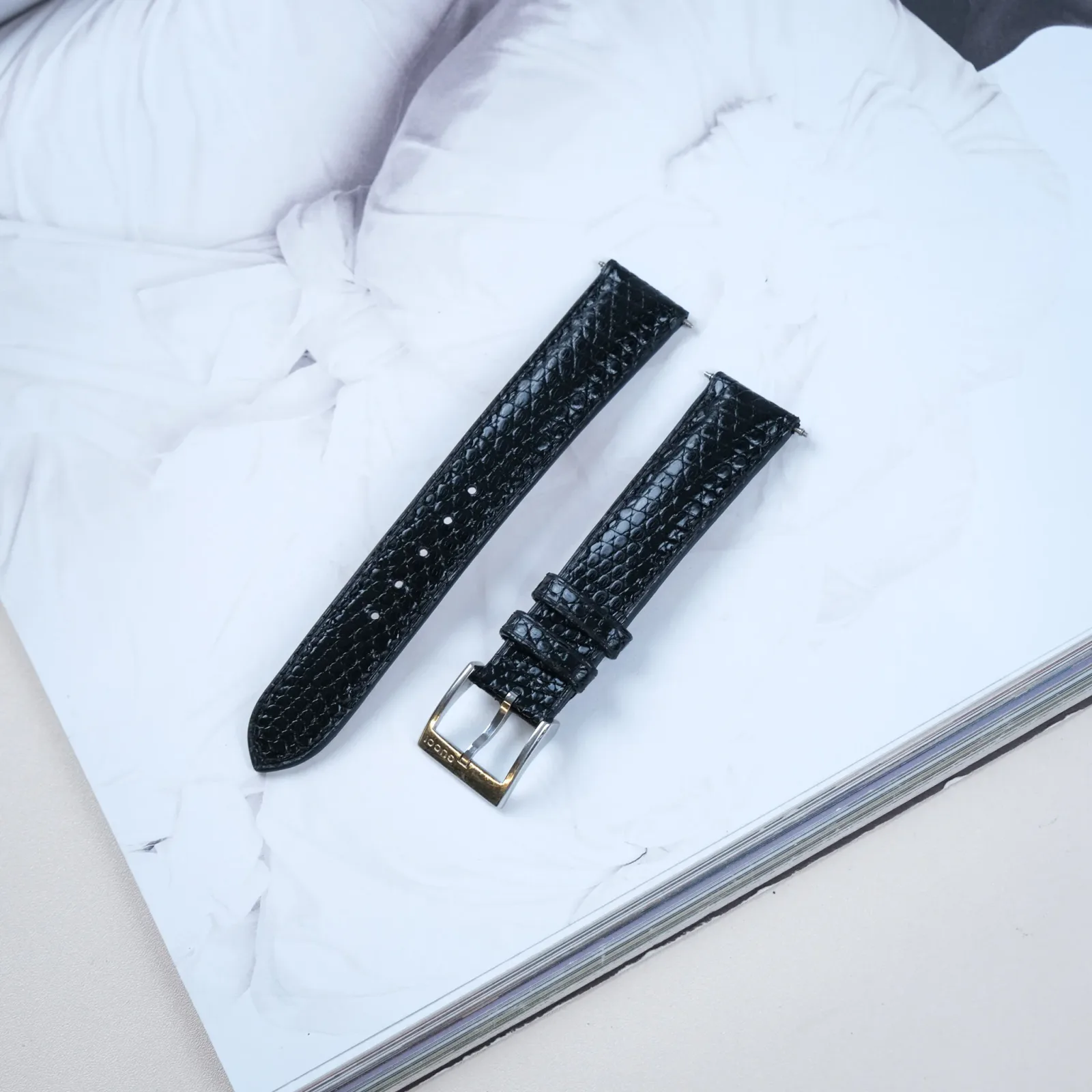 Ảnh Studio cặp dây đồng hồ - KOI Leather