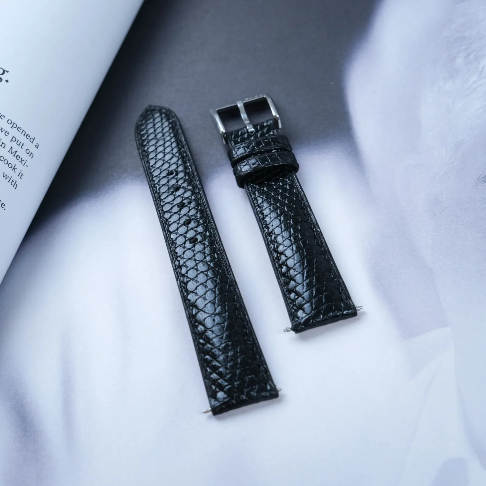 Ảnh Studio cặp dây đồng hồ - KOI Leather
