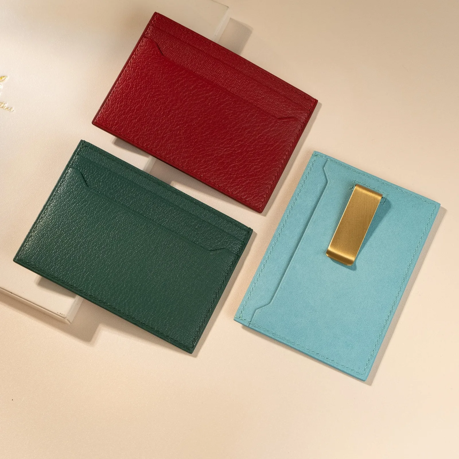 Ảnh Studio Ví thẻ Uptown da bò kèm kẹp tiền kim loại - Koi Leather