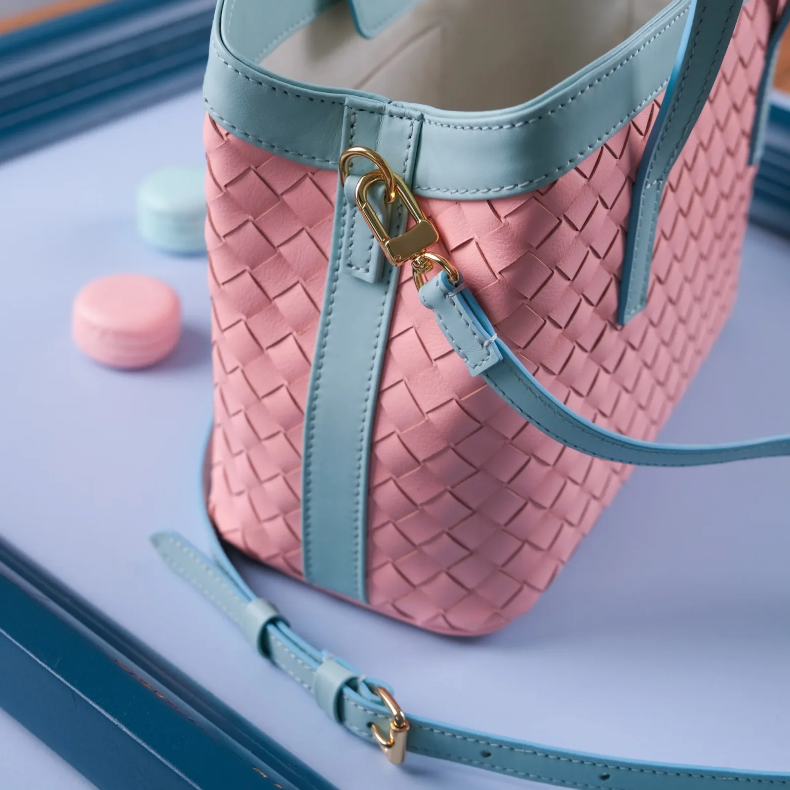 Ảnh Studio Túi loom đan da nappa Hồng - Xanh mint - Koi Leather