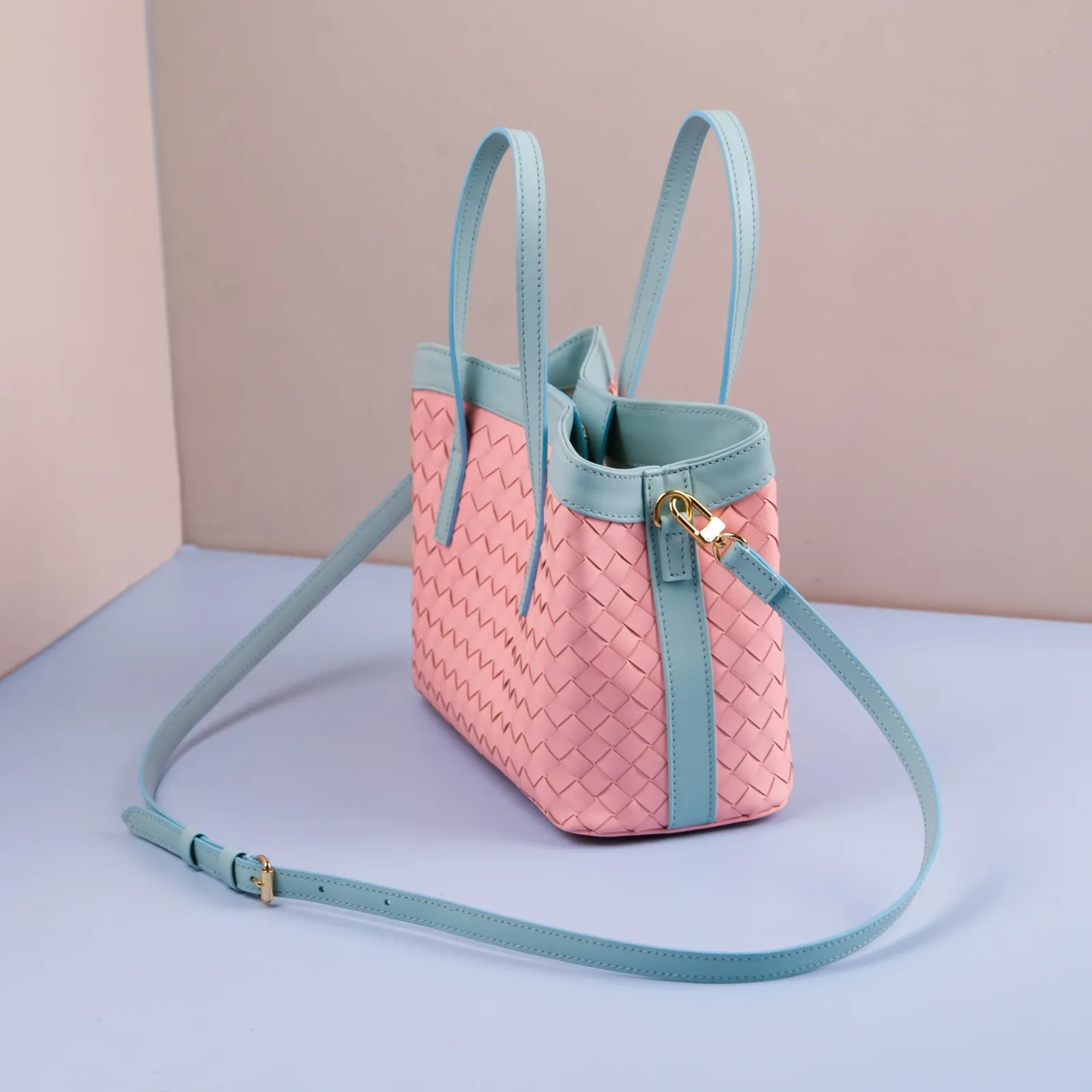 Ảnh Studio Túi loom đan da nappa Hồng - Xanh mint - Koi Leather