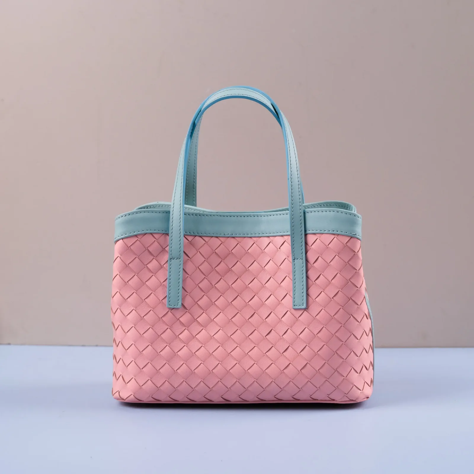 Ảnh Studio Túi loom đan da nappa Hồng - Xanh mint - Koi Leather