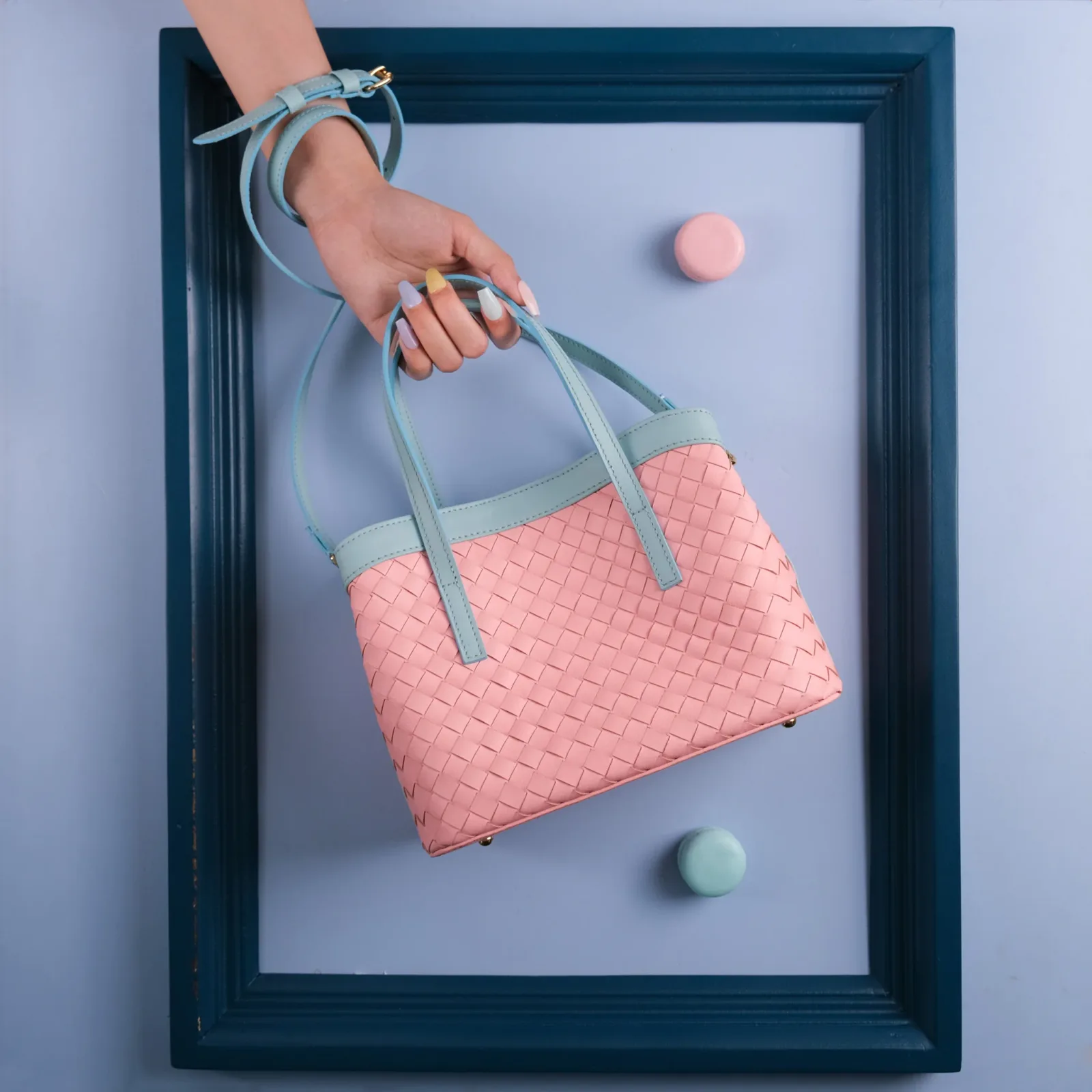 Ảnh Studio Túi loom đan da nappa Hồng - Xanh mint - Koi Leather