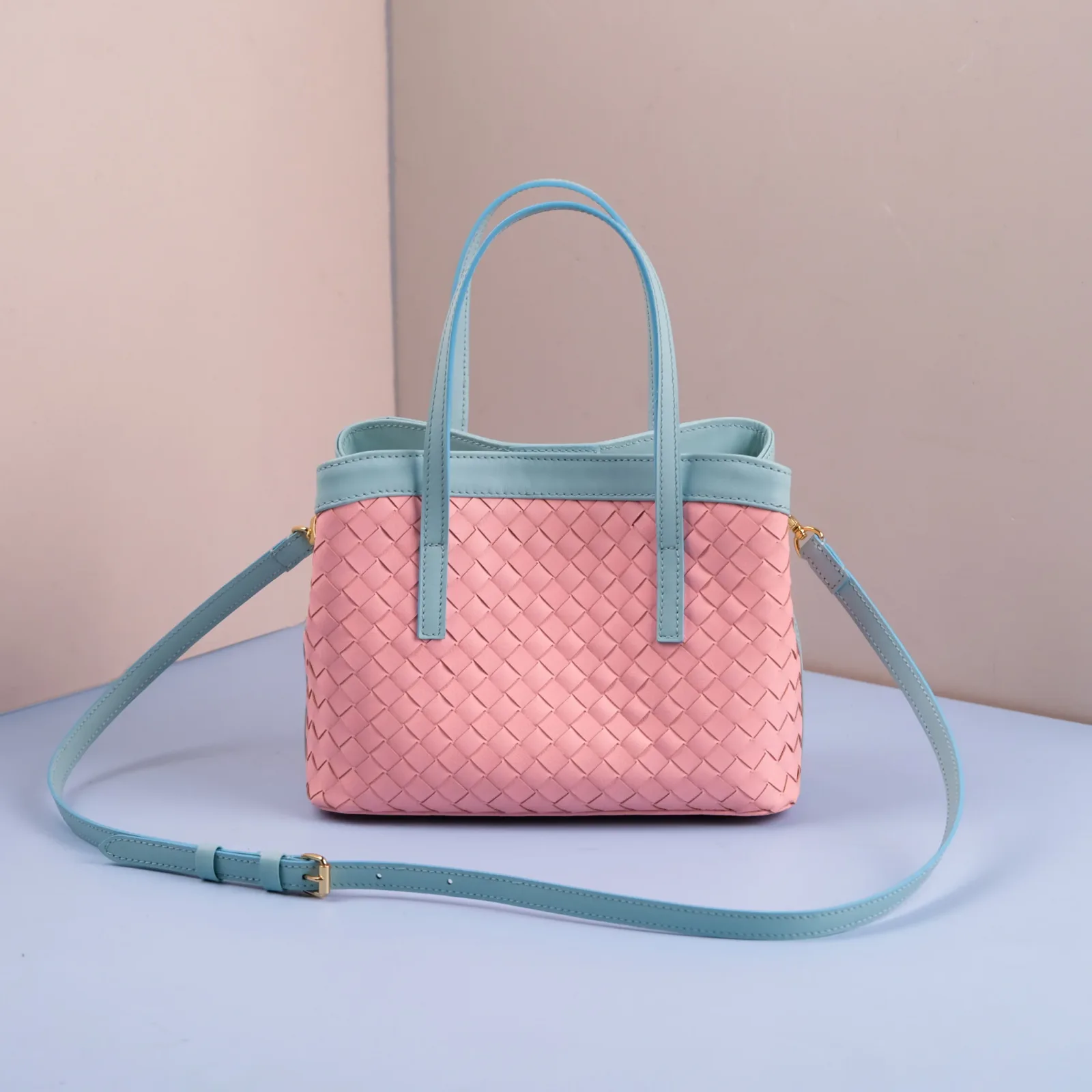 Ảnh Studio Túi loom đan da nappa Hồng - Xanh mint - Koi Leather