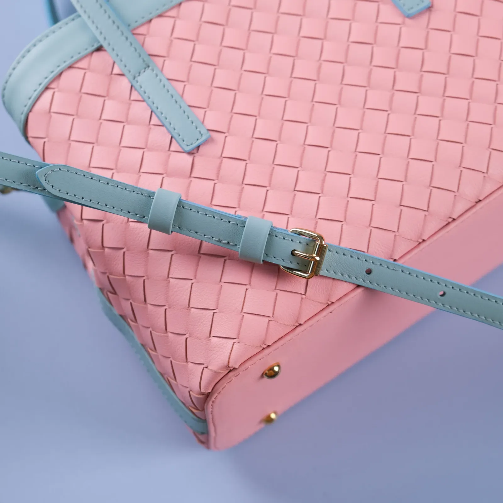 Ảnh Studio Túi loom đan da nappa Hồng - Xanh mint - Koi Leather
