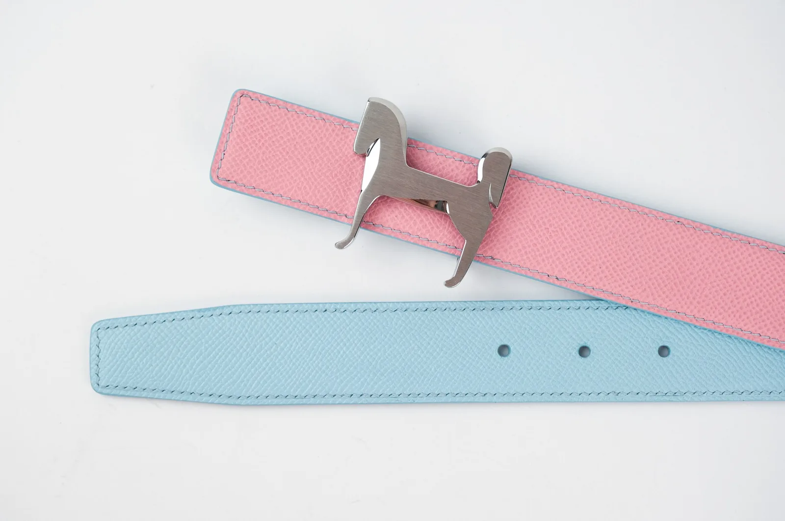 Ảnh Studio Dây lưng da bò Epsom hai mặt hồng và xanh dương - Koi Leather