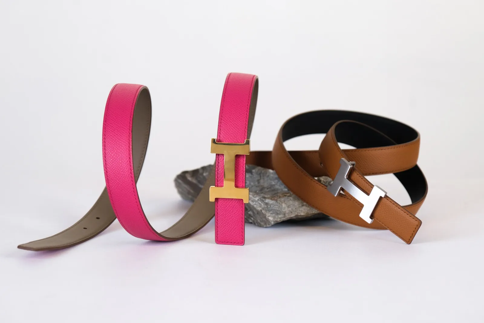 Ảnh Studio Dây thắt lưng da bò Epsom bản 24mm hai mặt khoá chữ H - Koi Leather