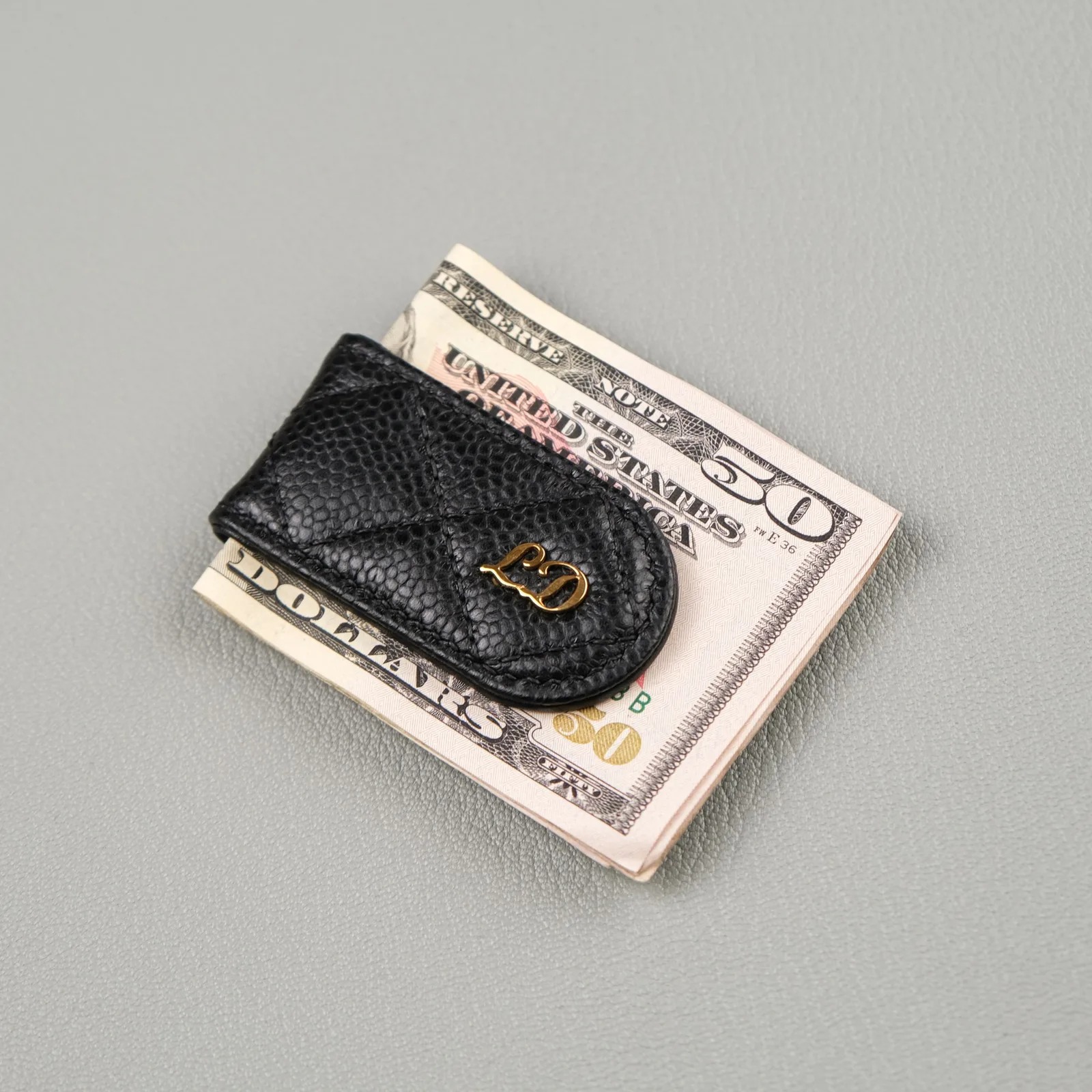 Ảnh Studio Kẹp tiền nam châm da Epsom và Caviar may chần trám - Koi Leather