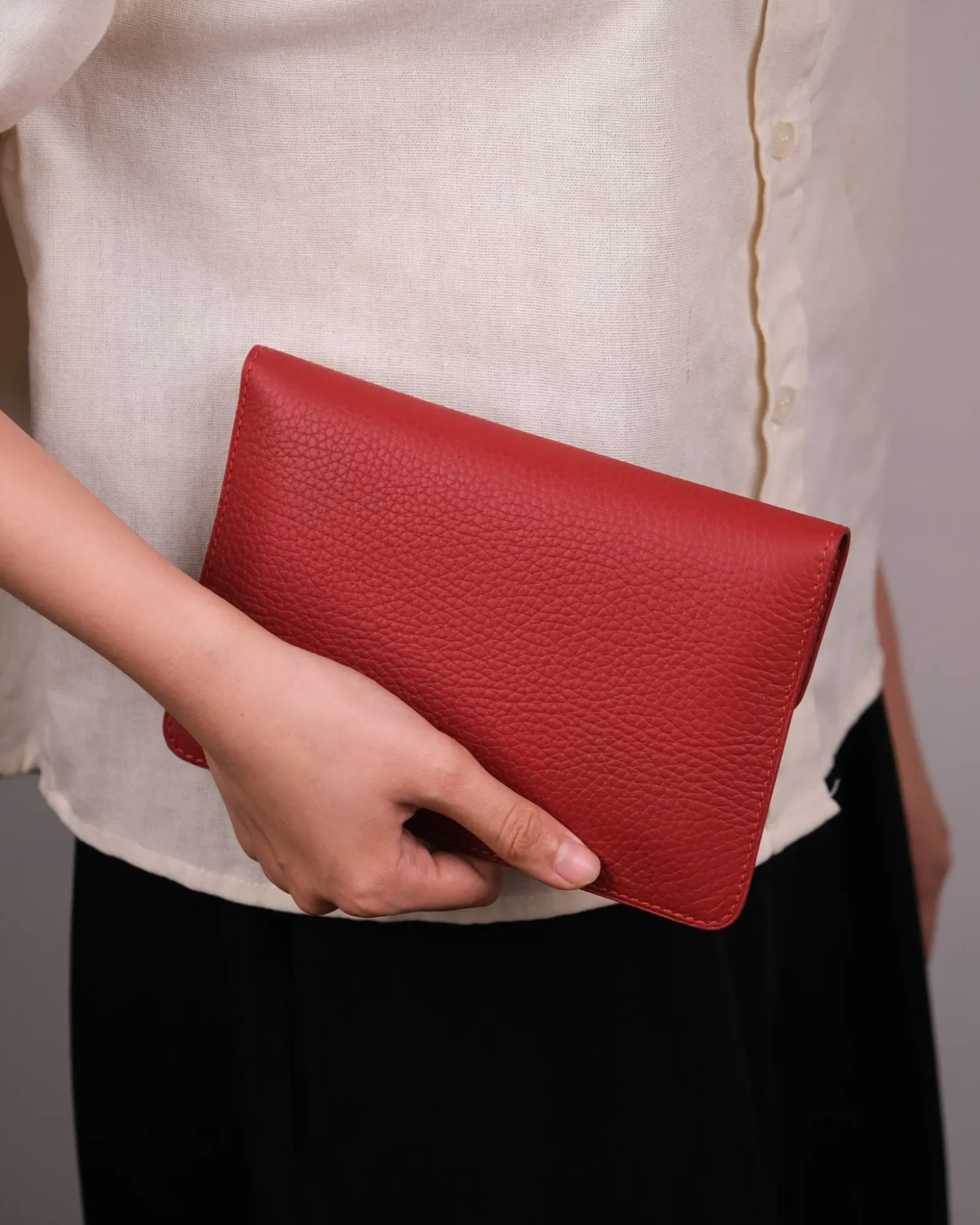 Ảnh Lifestyle Koi Leather product - Koi Leather