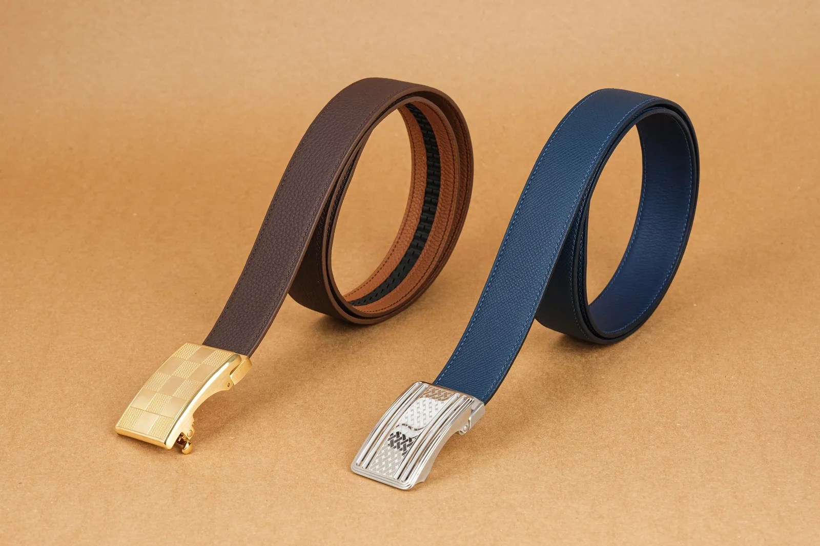 Ảnh Studio Dây lưng nam khóa ray tự động da Epsom và da bò hạt - Koi Leather