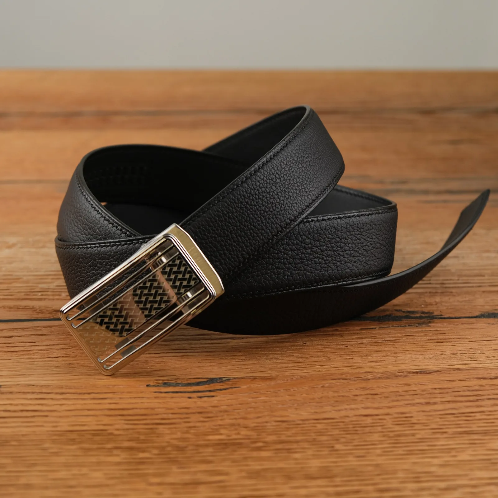 Ảnh Studio Thắt lưng da Togo màu đen khoá răng cưa - Koi Leather
