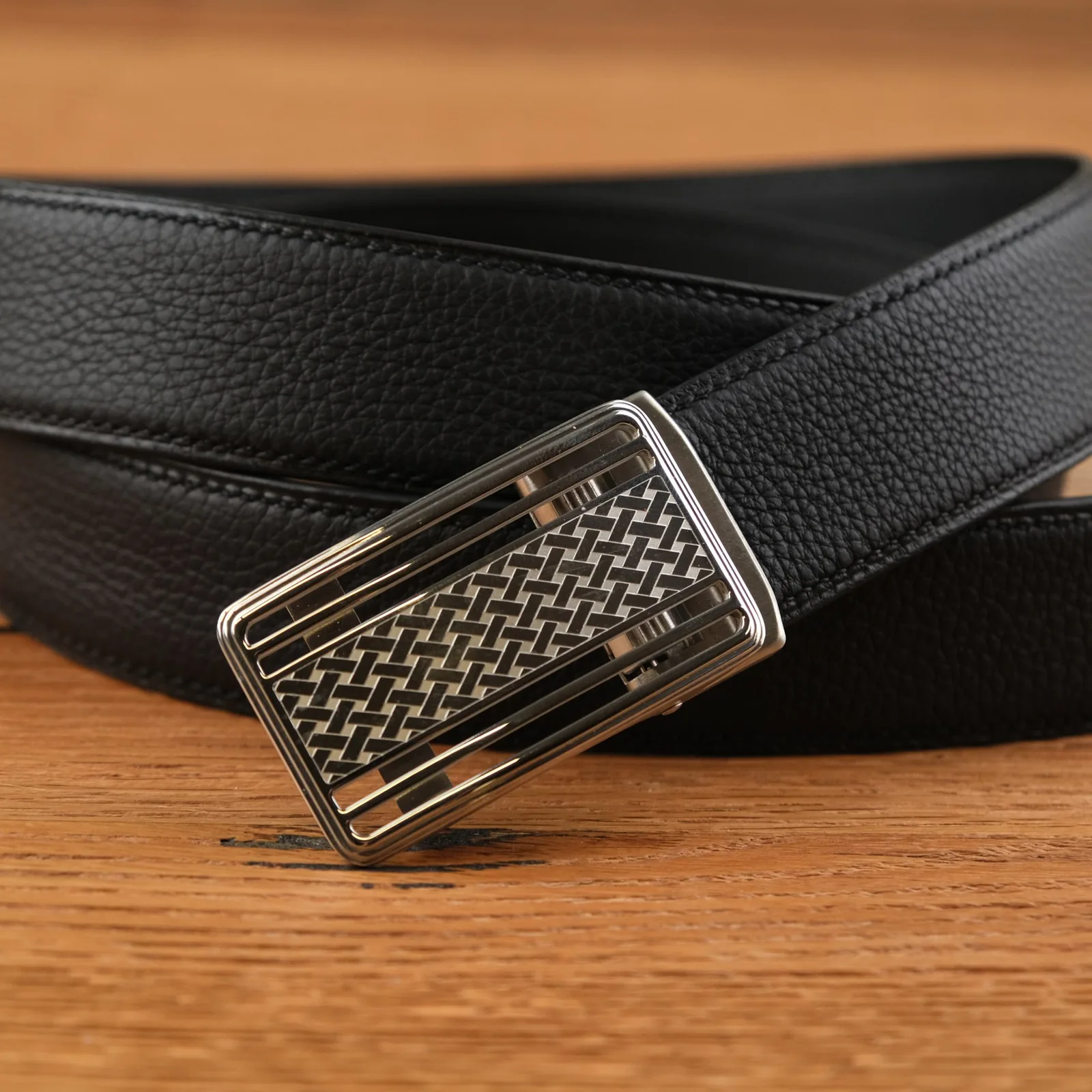 Ảnh Studio Thắt lưng da Togo màu đen khoá răng cưa - Koi Leather