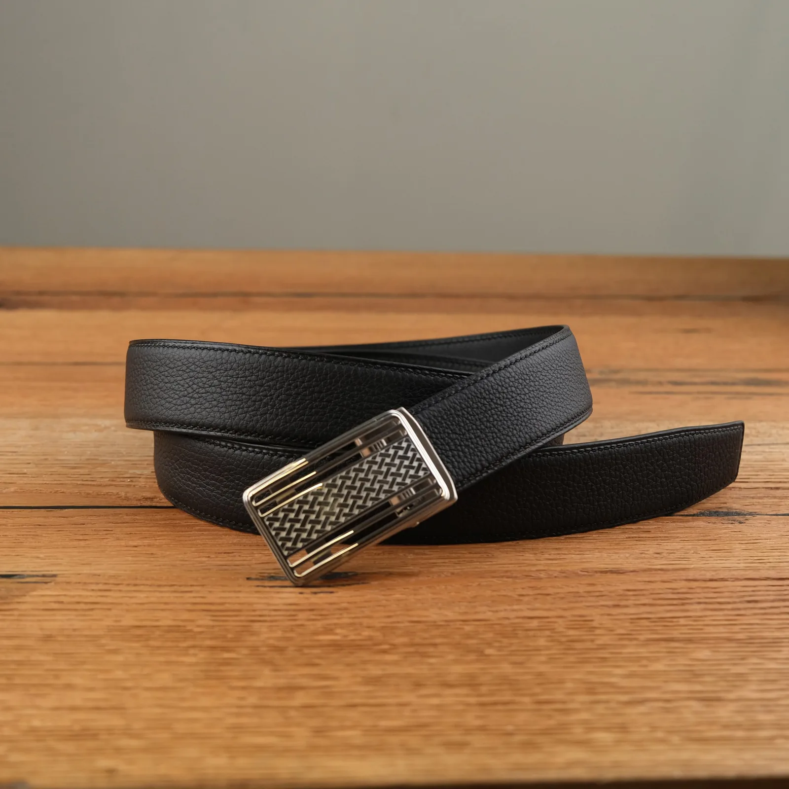 Ảnh Studio Thắt lưng da Togo màu đen khoá răng cưa - Koi Leather
