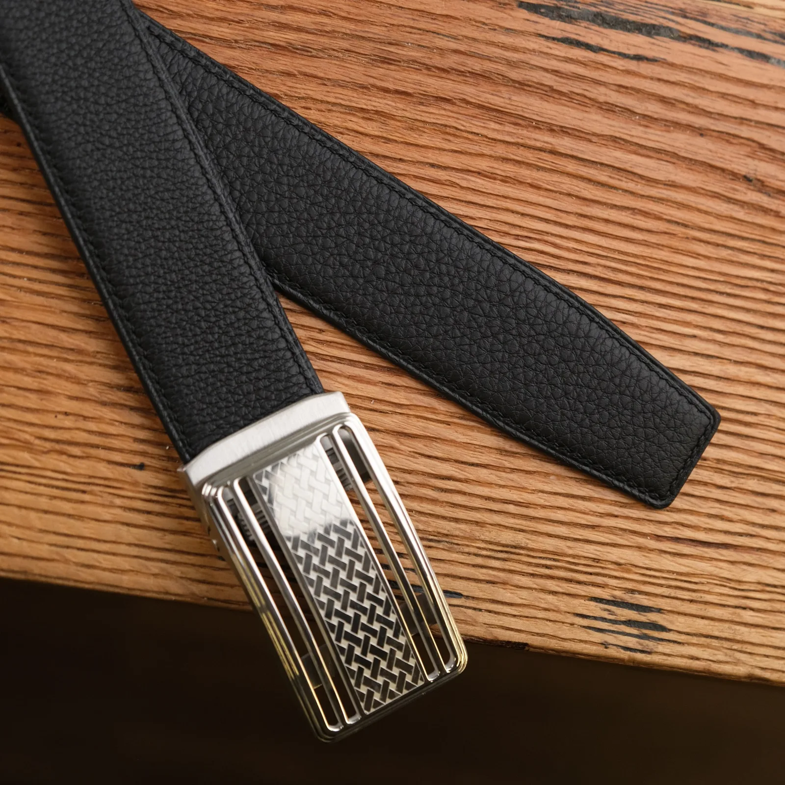 Ảnh Studio Thắt lưng da Togo màu đen khoá răng cưa - Koi Leather