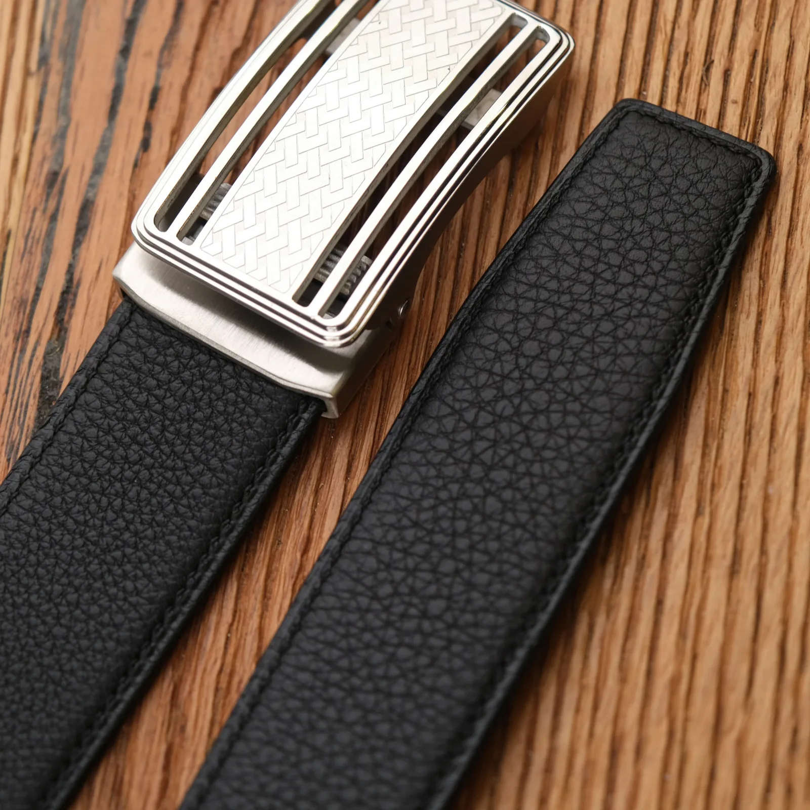 Ảnh Studio Thắt lưng da Togo màu đen khoá răng cưa - Koi Leather