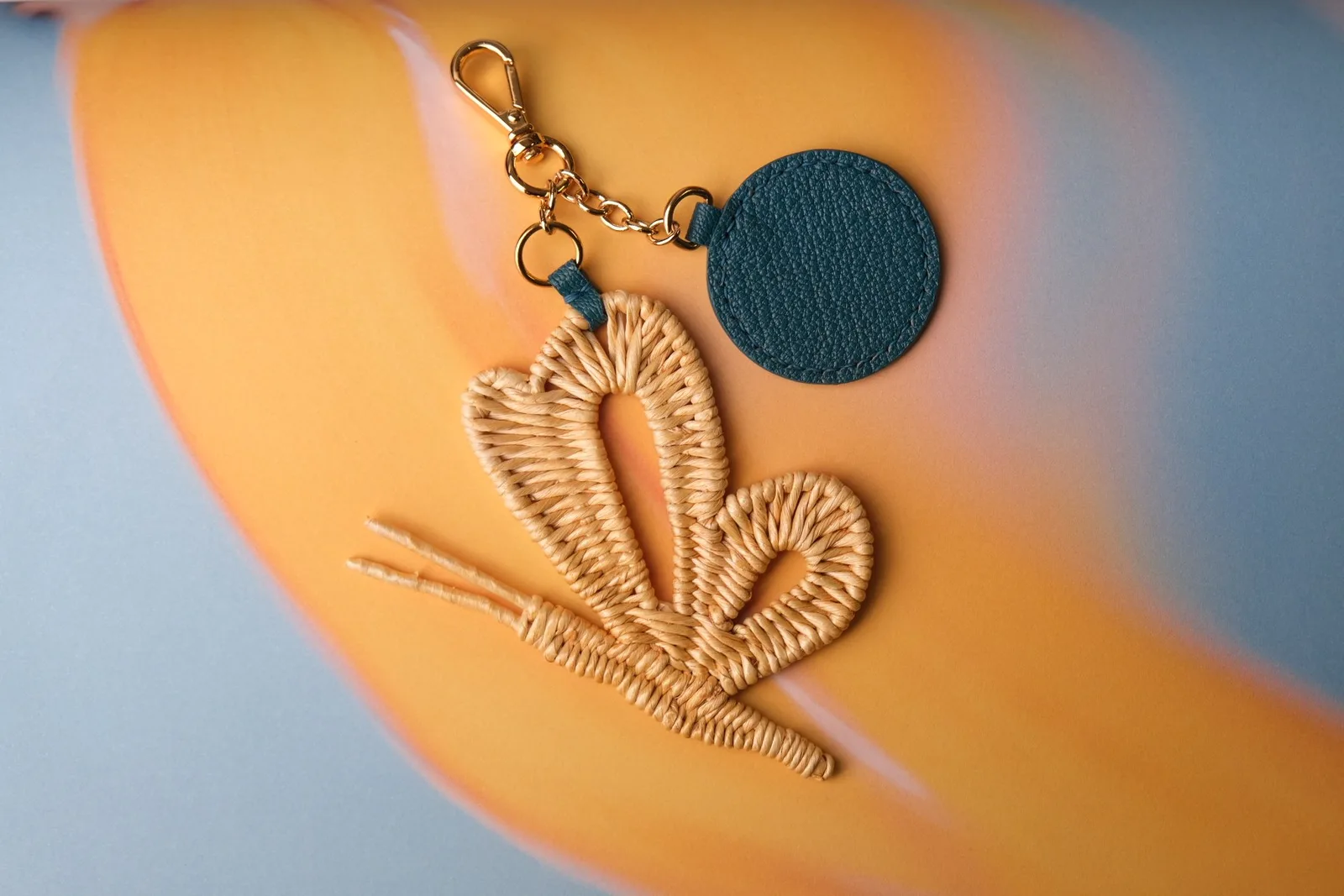 Ảnh Studio Charm đeo túi hình bướm đan phối tag da tròn xanh dương - Koi Leather