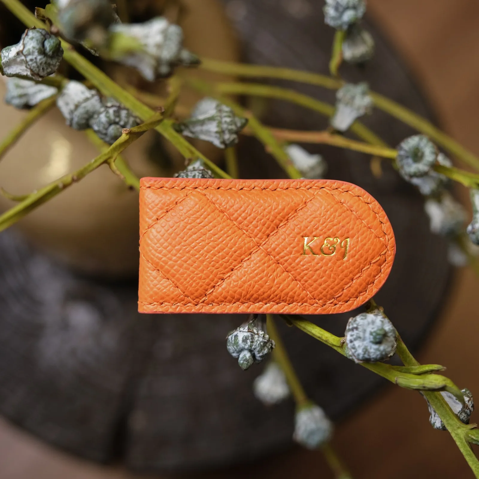 Ảnh Studio Kẹp tiền da Epsom dập chần trám màu cam - Koi Leather