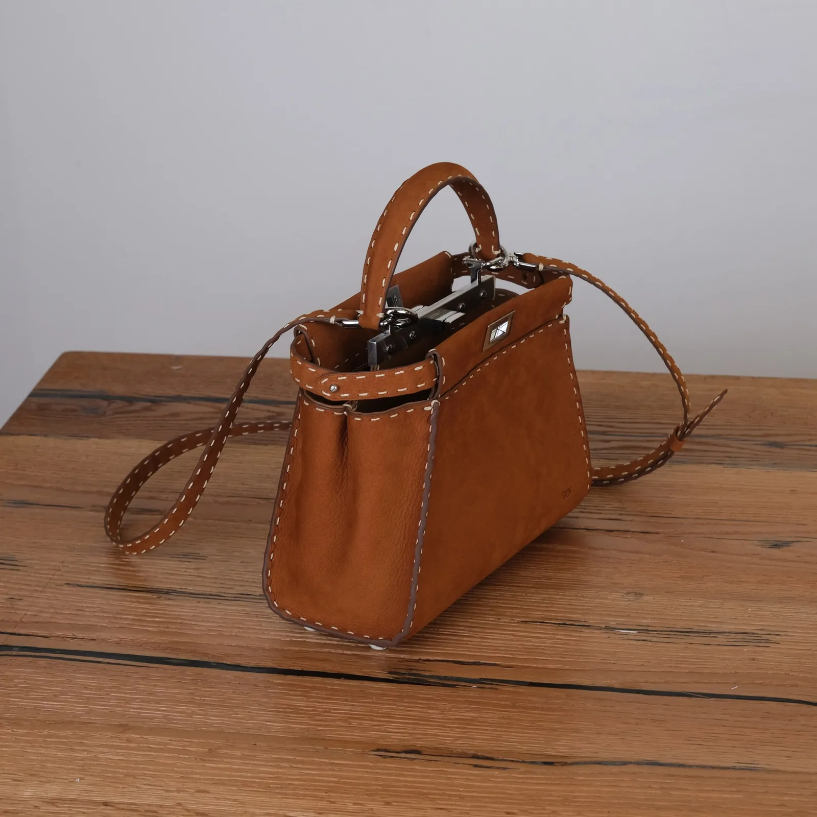 Ảnh Studio Túi xách nữ da Nubuck màu vàng bò quai cầm may chỉ nổi - Koi Leather
